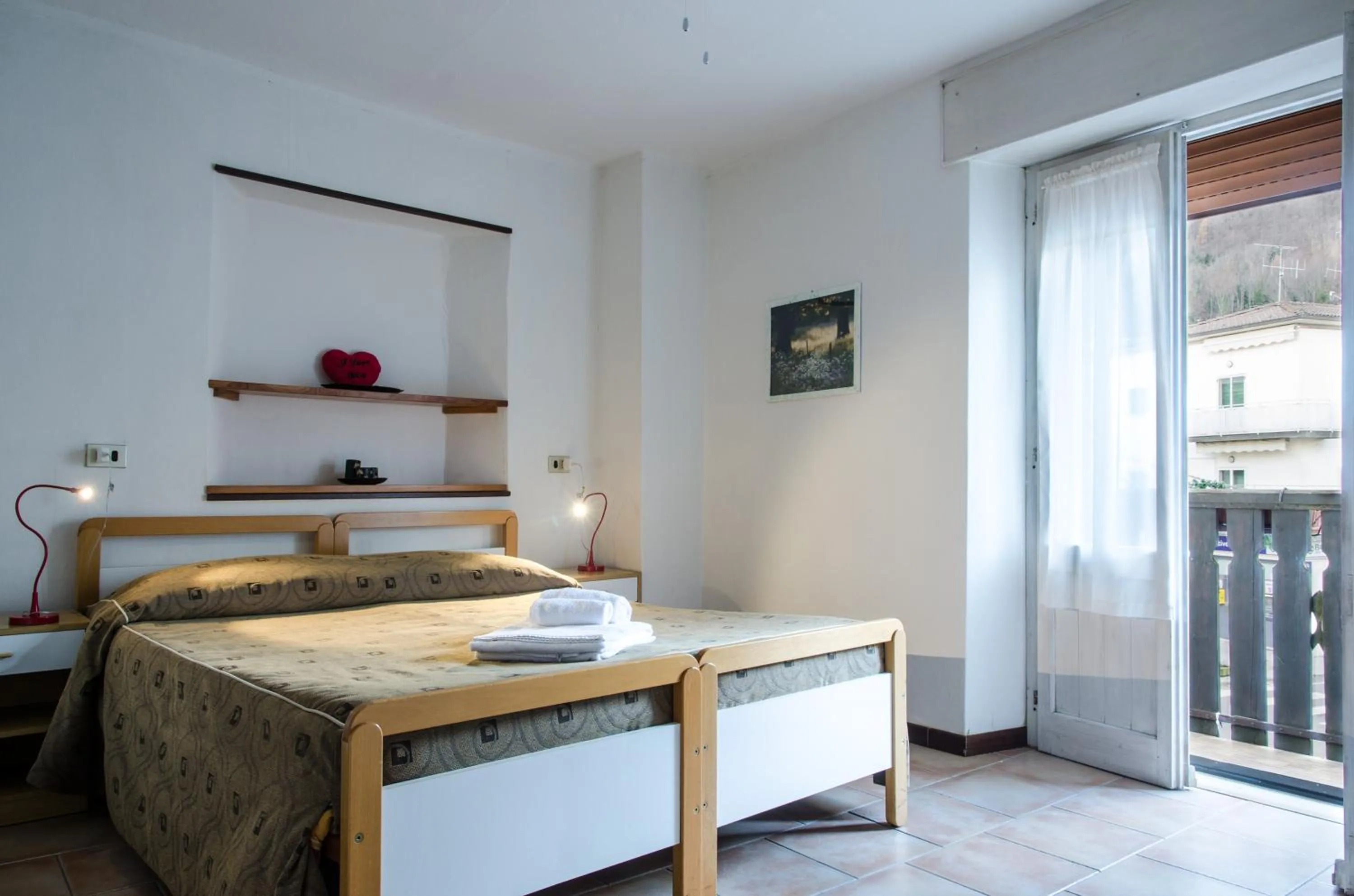 Balcony/Terrace, Bed in Hotel Capriolo