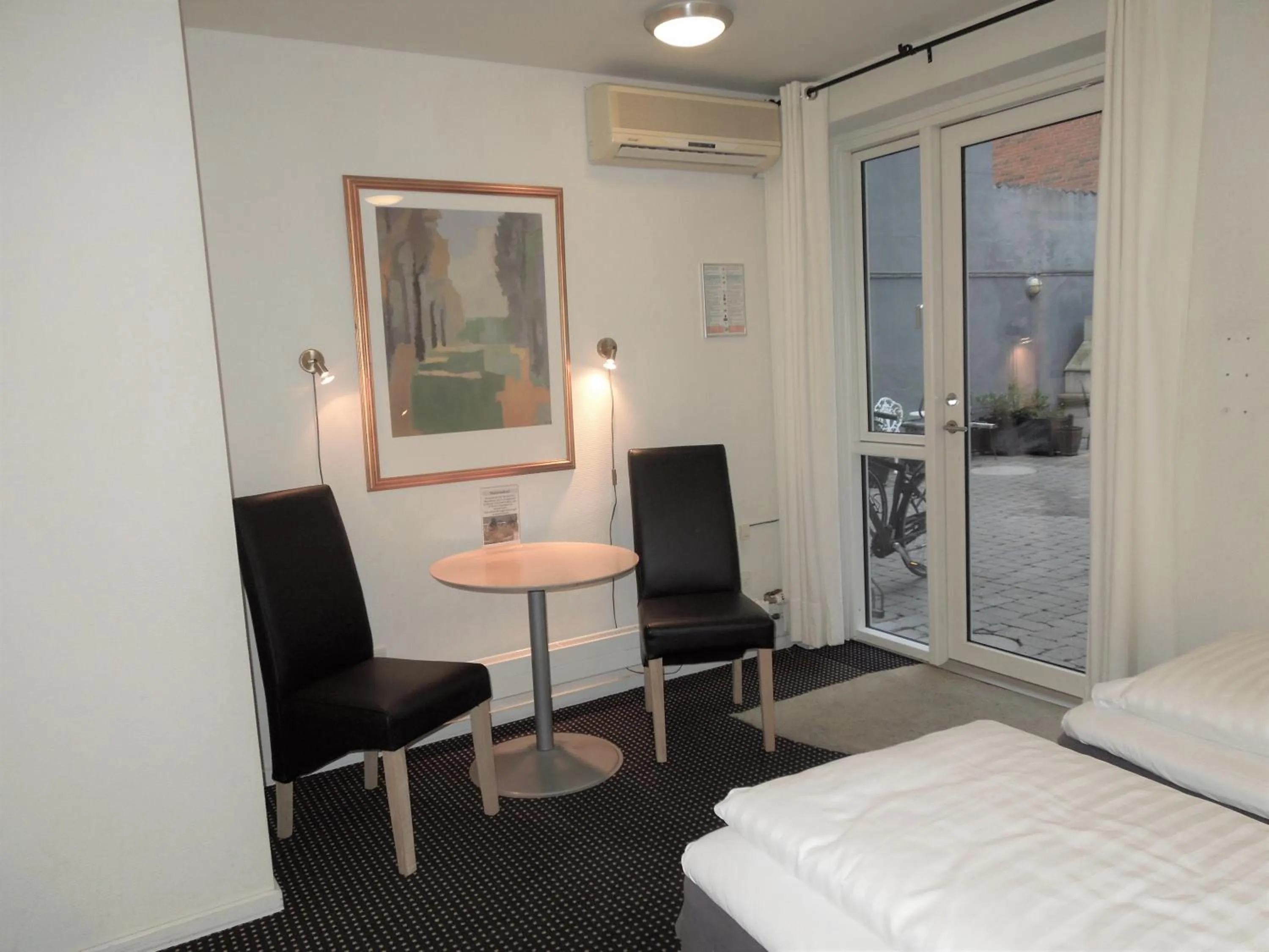 Dining area, Bed in Hotel Aarhus City Apartments