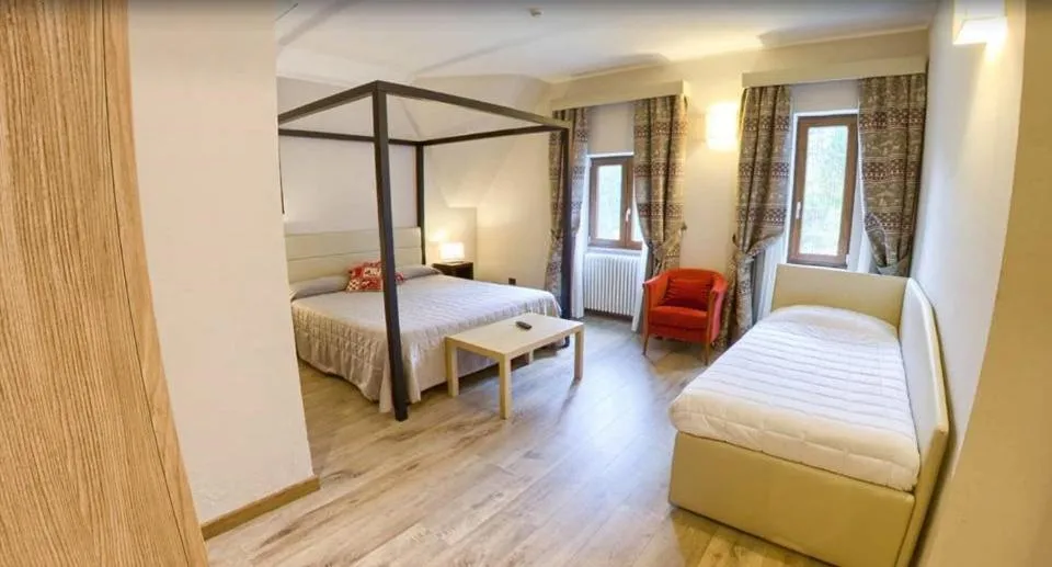 Photo of the whole room, Bed in Hotel Nido dell'Aquila