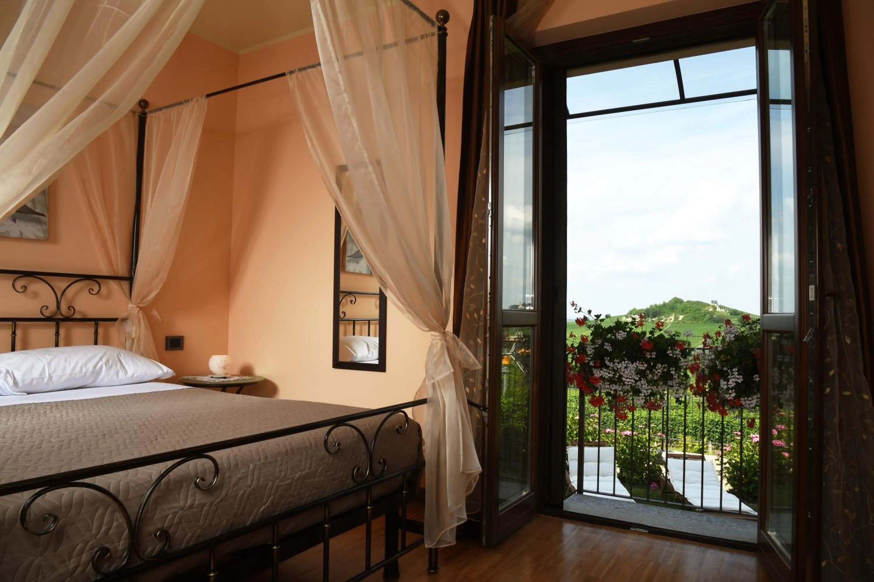 Garden view, Bed in Villa Vecchio