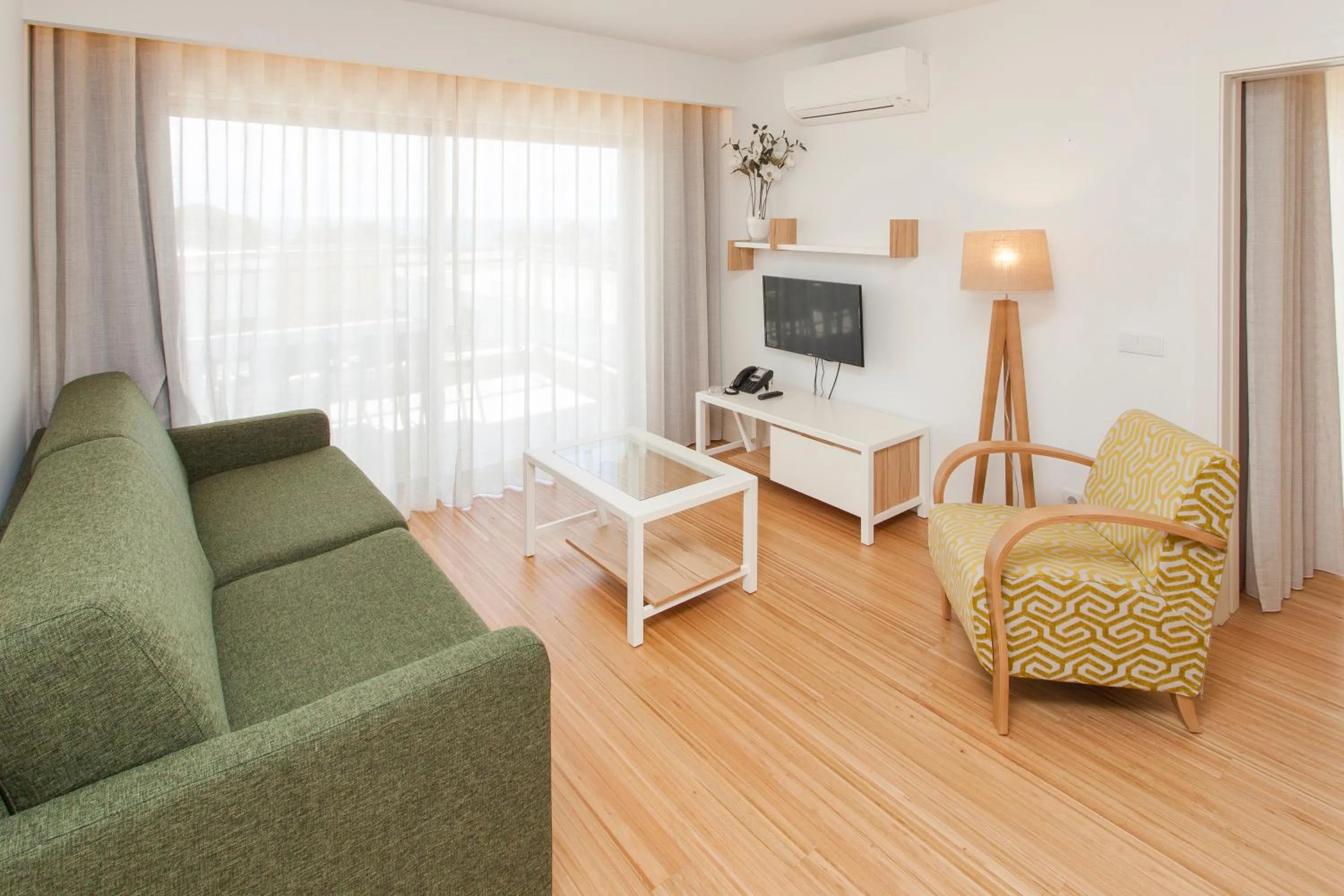 Living room in Alfagar Aparthotel