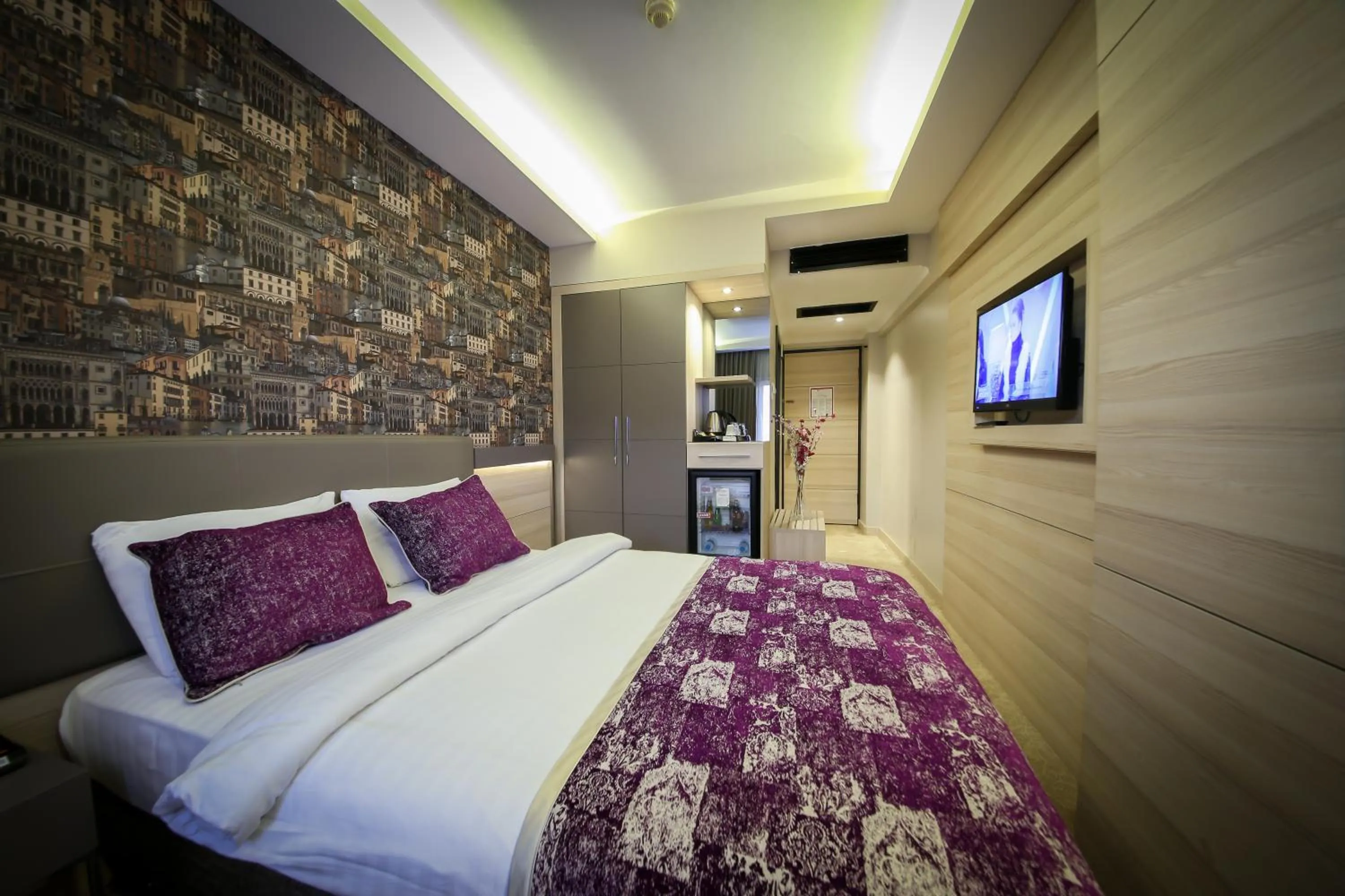 Photo of the whole room, Bed in Asya Hotel