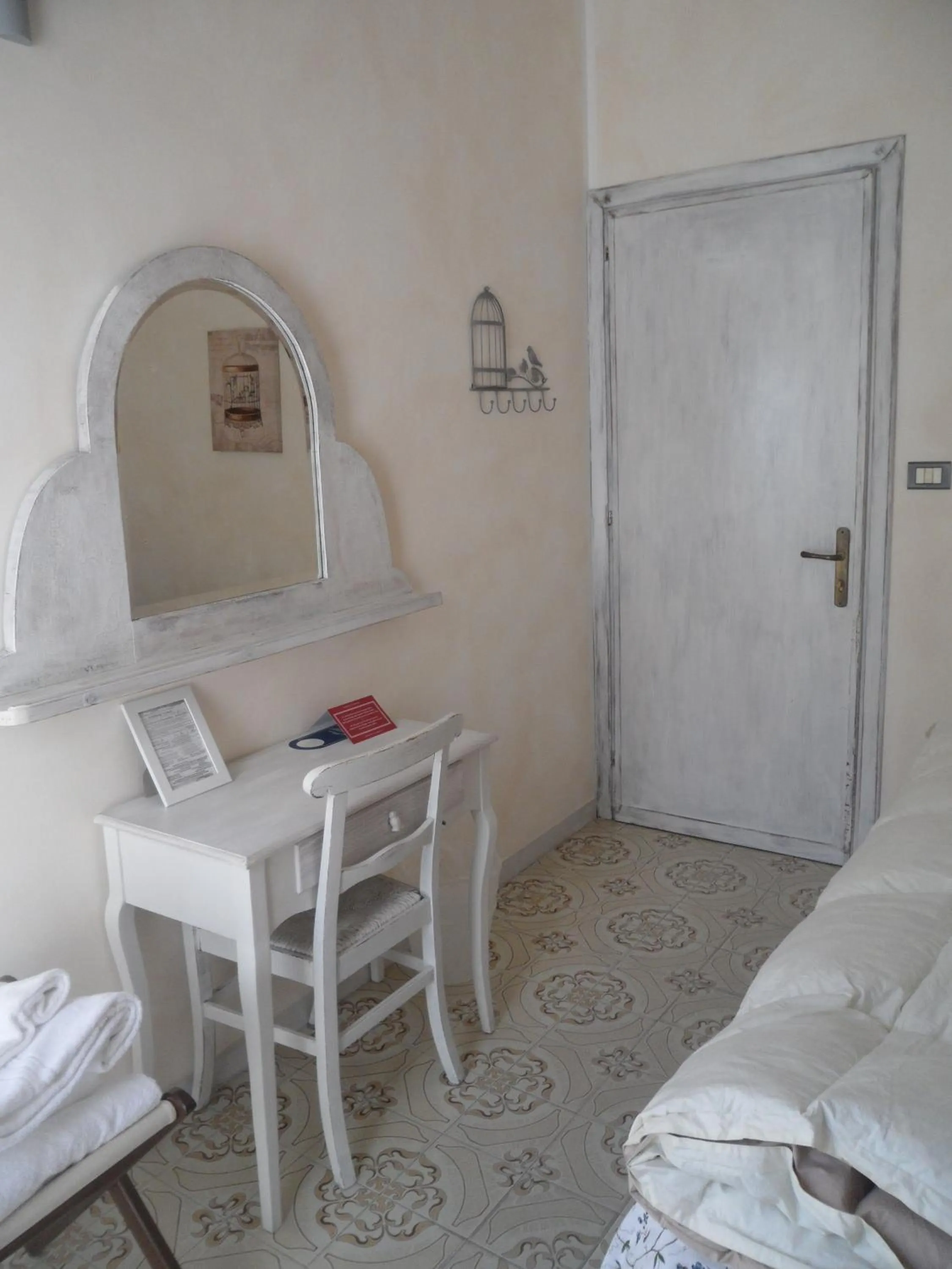 Photo of the whole room, Bed in L'Antico Borgo Elena Noli