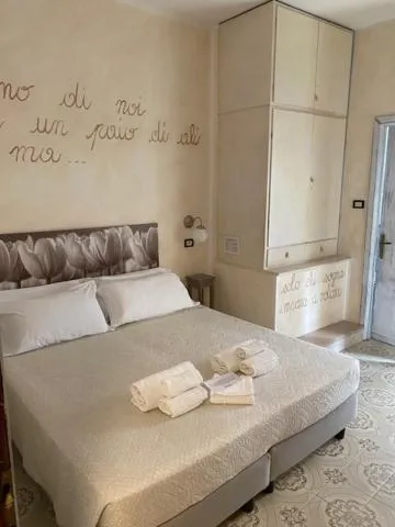 Photo of the whole room, Bed in L'Antico Borgo Elena Noli