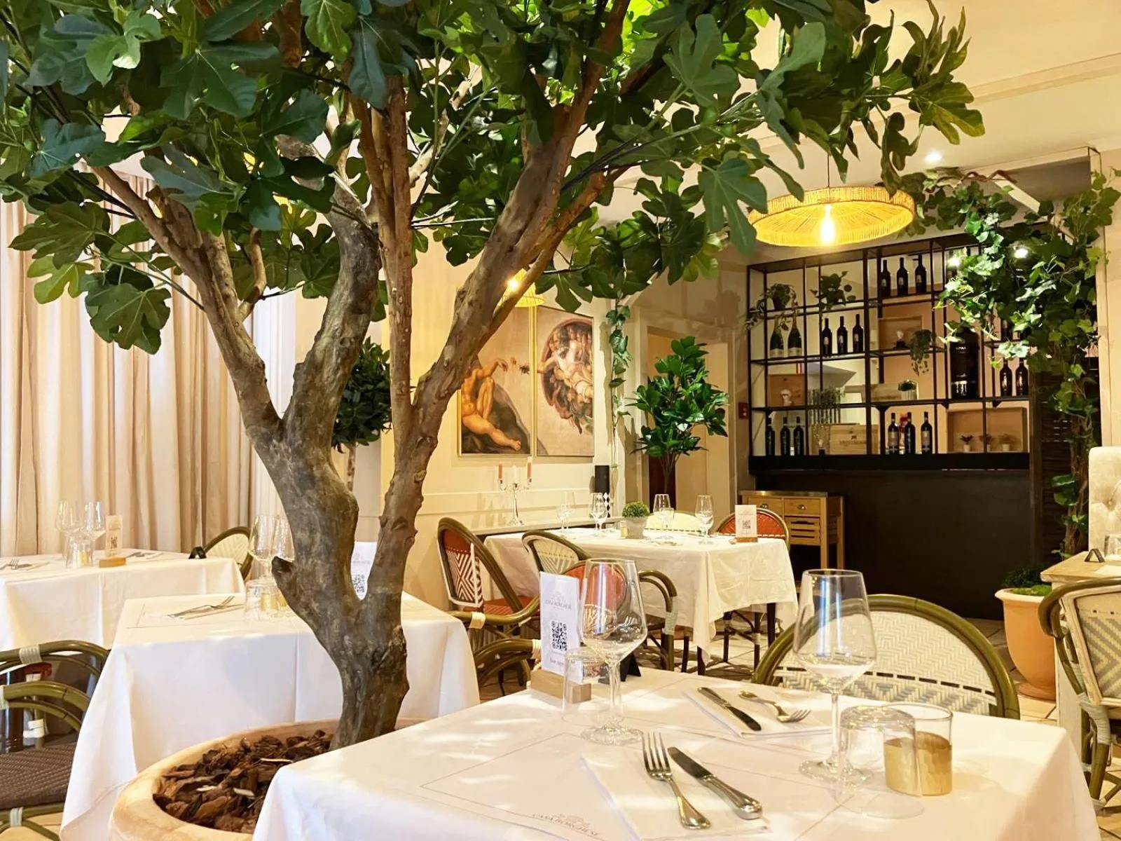 Restaurant/places to eat in Hotel Casa Borghese
