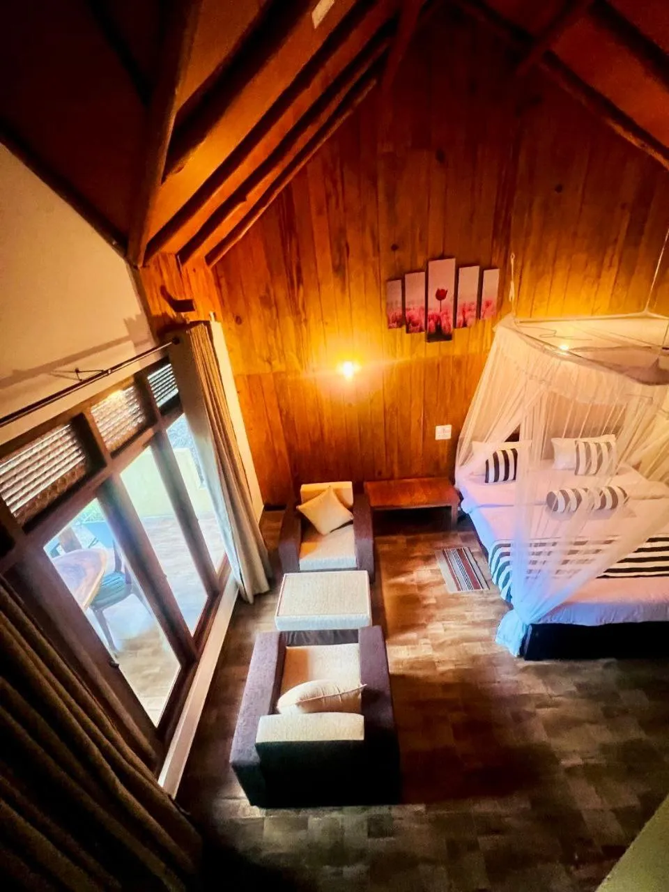 Seating area, Bed in Ella 100 View Cottage