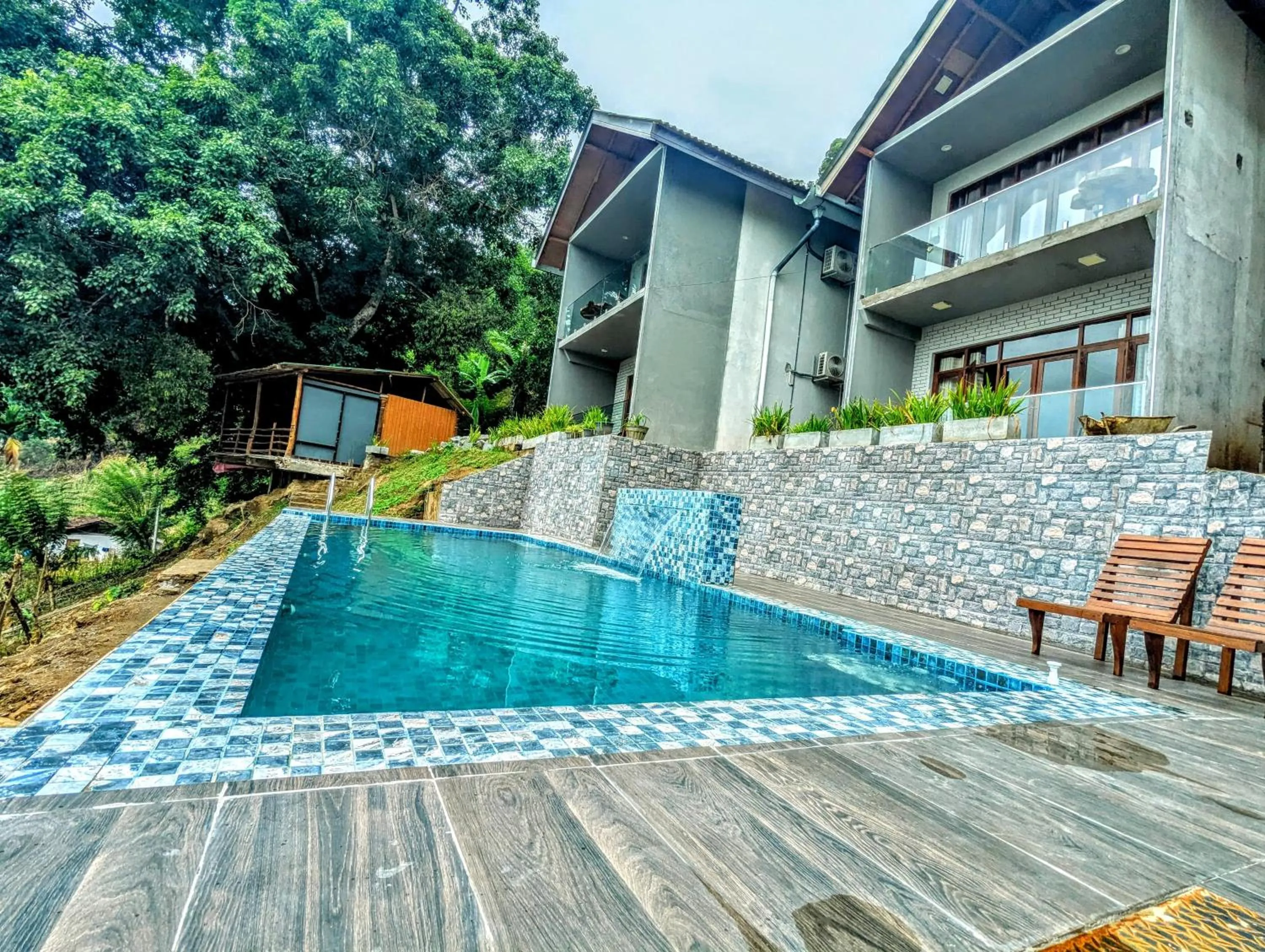 Swimming pool in Ella 100 View Cottage