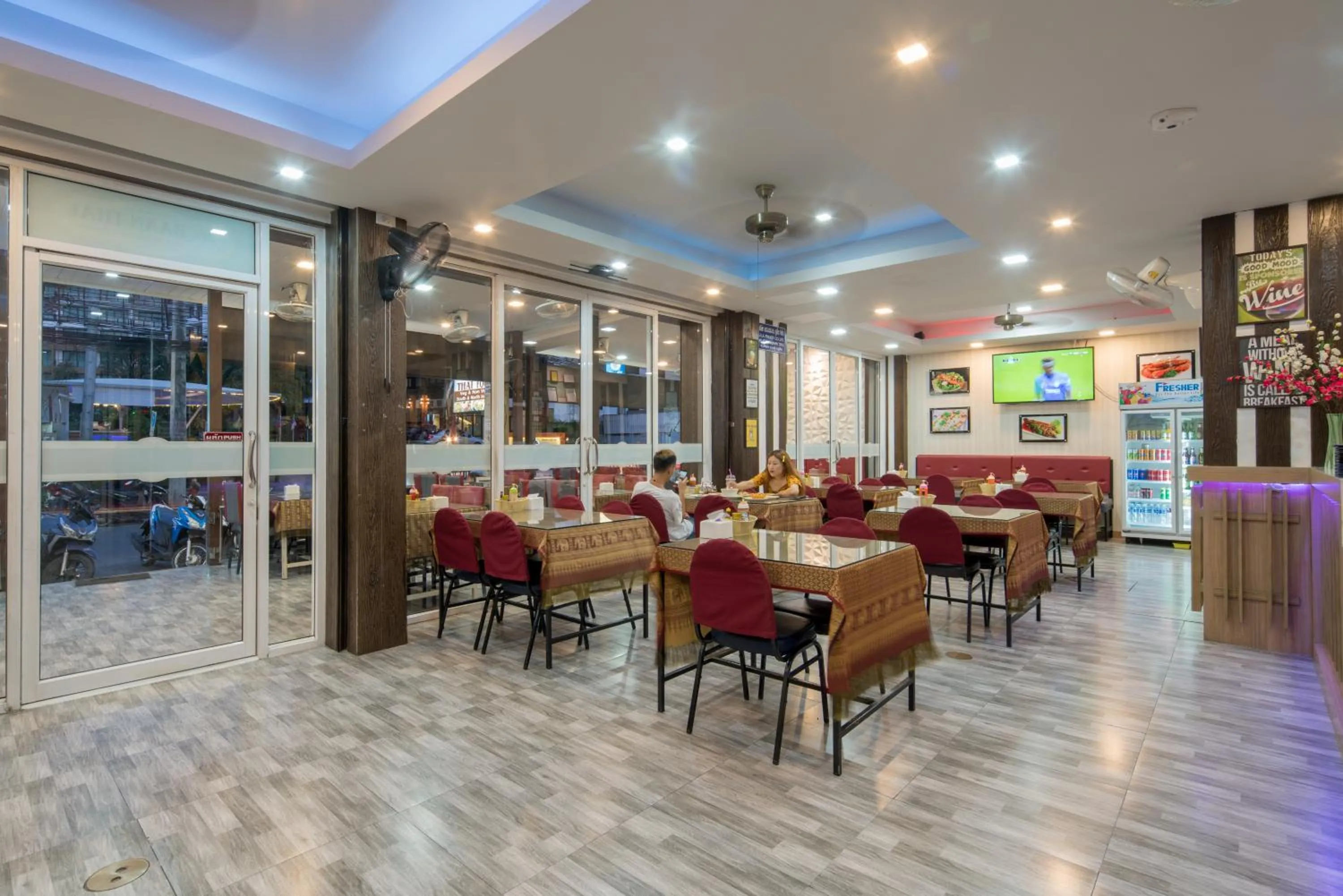 Restaurant/places to eat in Baan Thai Beach Side Residence, Patong Beach