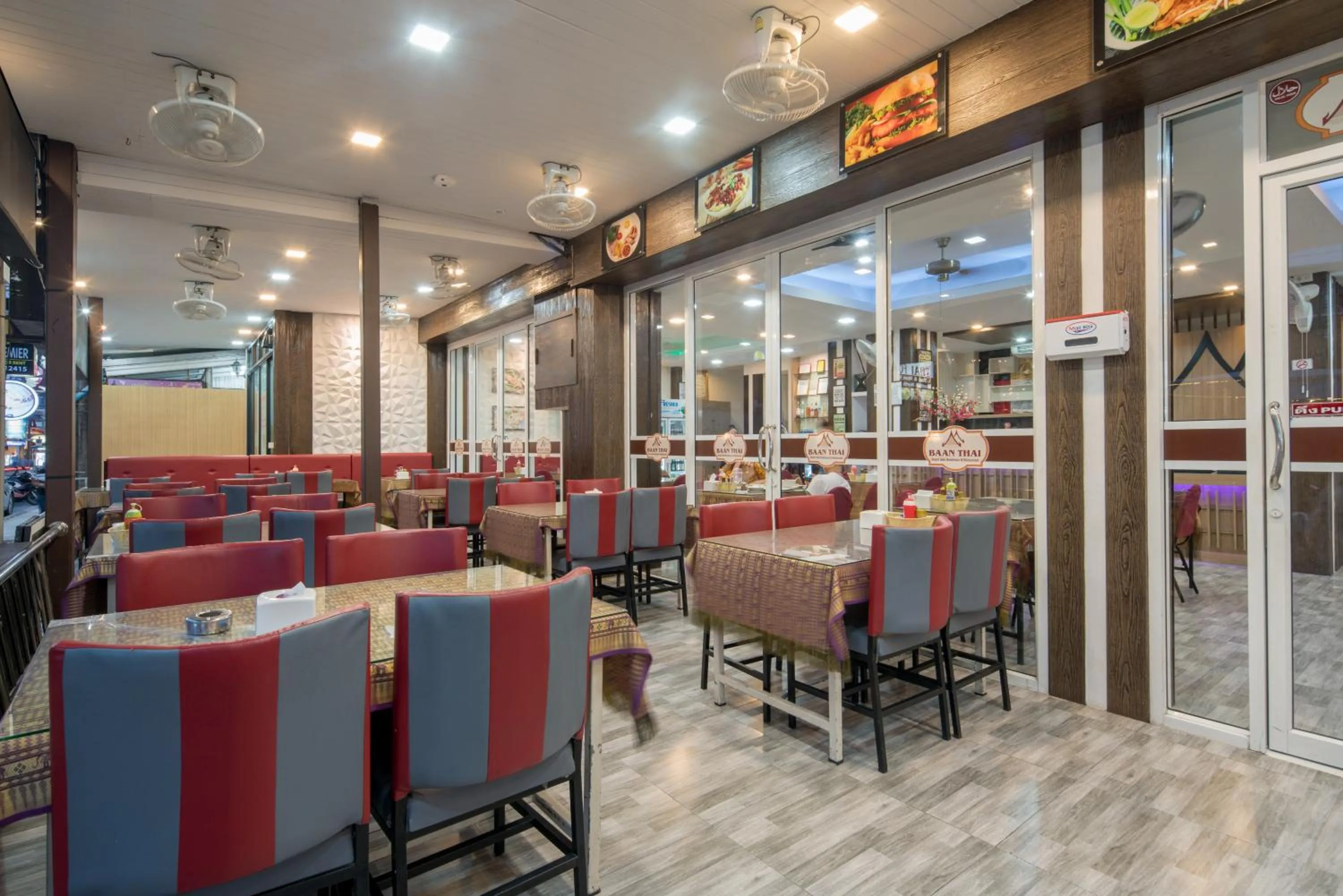 Restaurant/places to eat in Baan Thai Beach Side Residence, Patong Beach