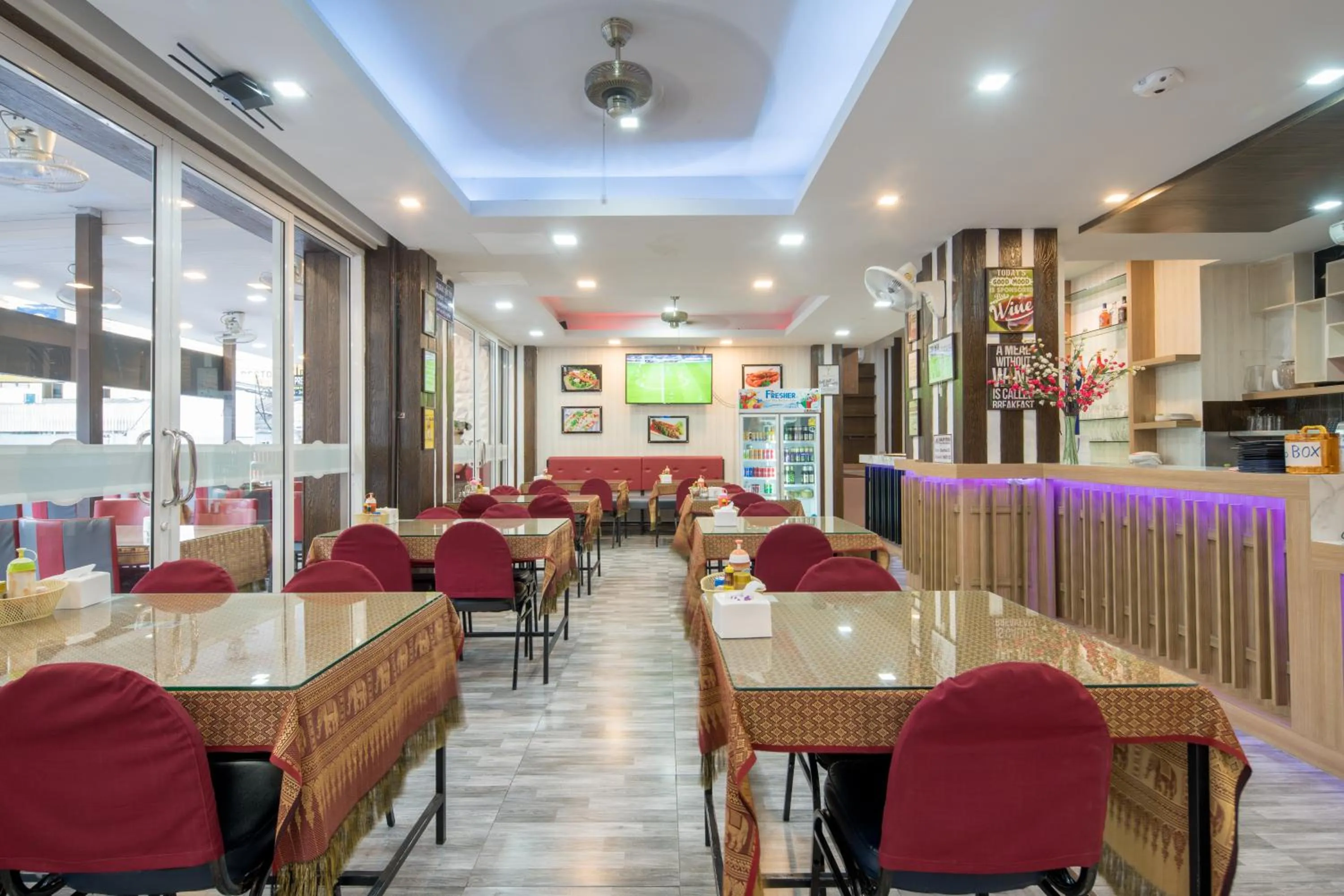 Restaurant/places to eat in Baan Thai Beach Side Residence, Patong Beach