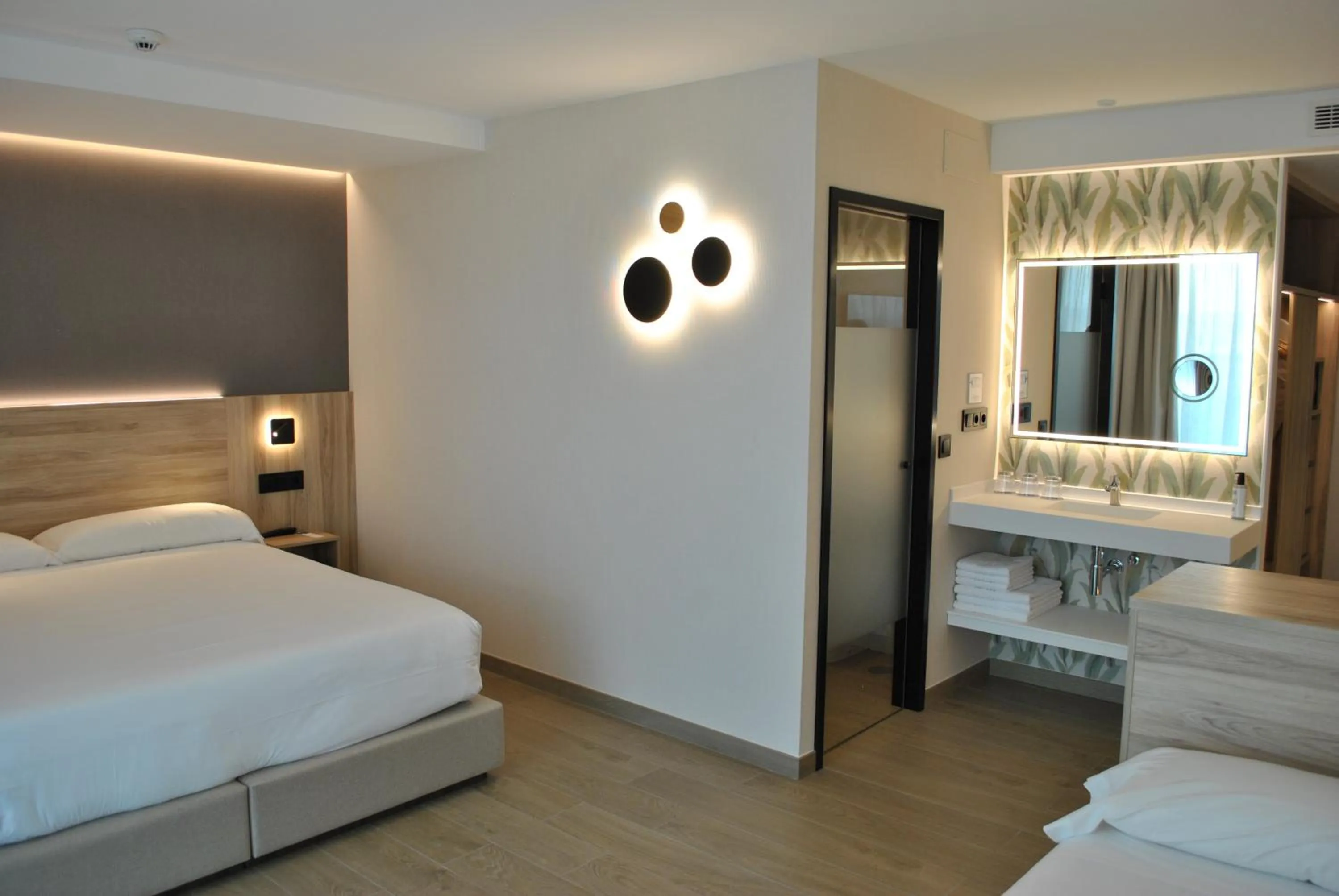 Bedroom, Bed in Hotel Delfin Azul