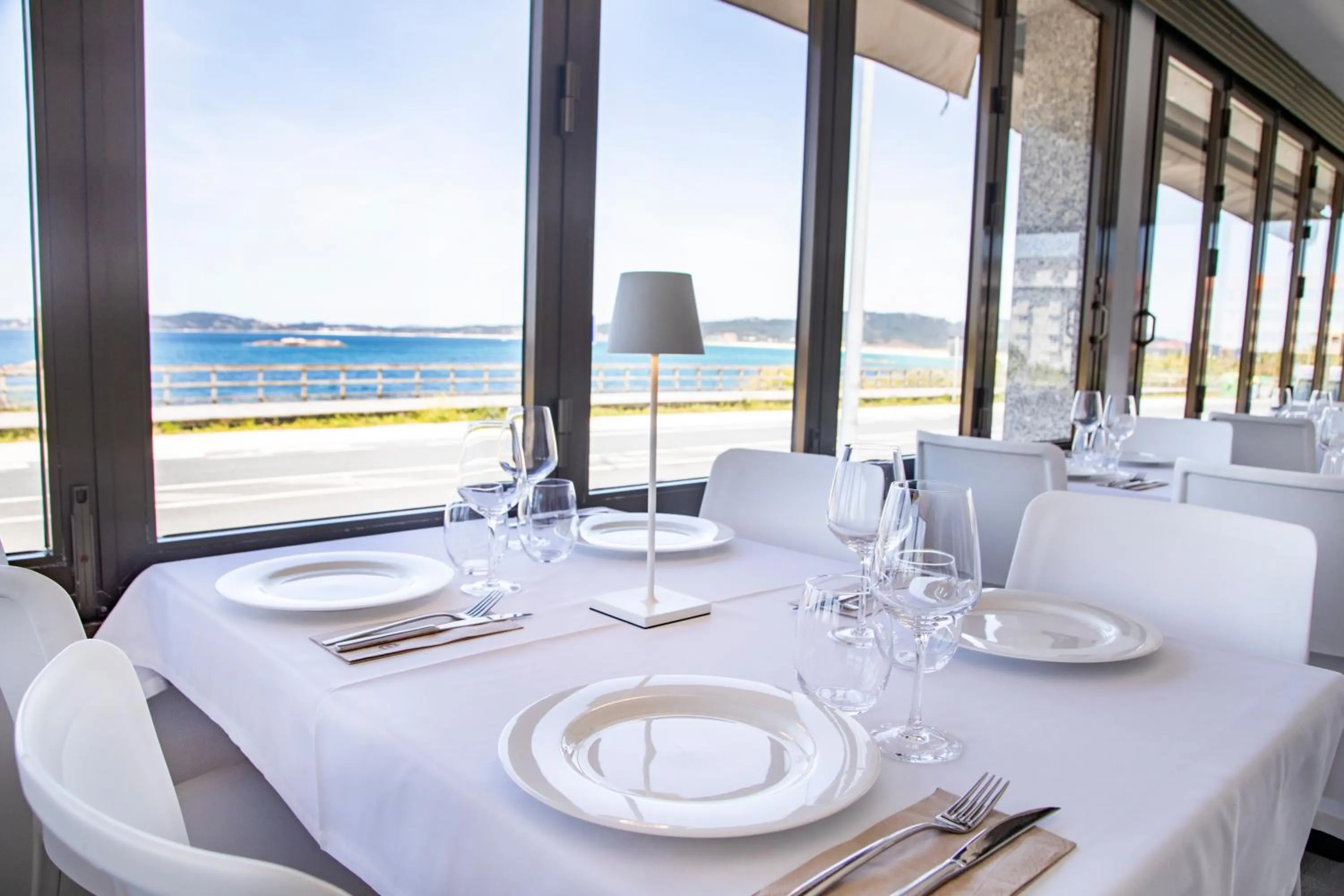 Dining area in Hotel Delfin Azul