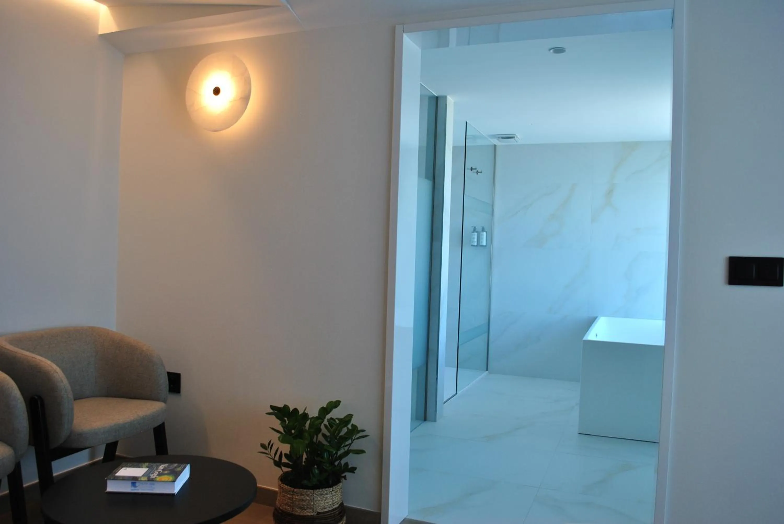 Bathroom in Hotel Delfin Azul