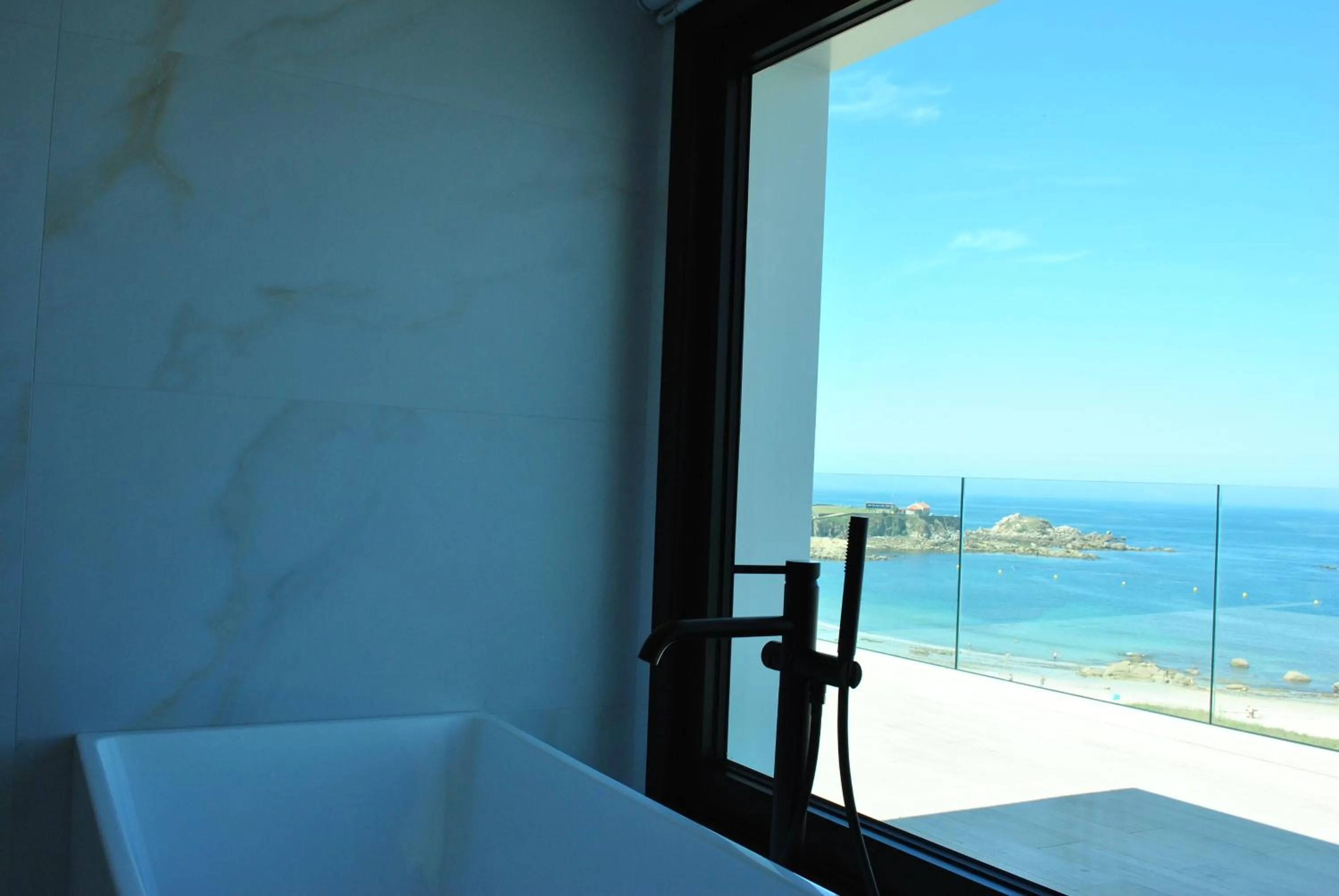 Photo of the whole room in Hotel Delfin Azul