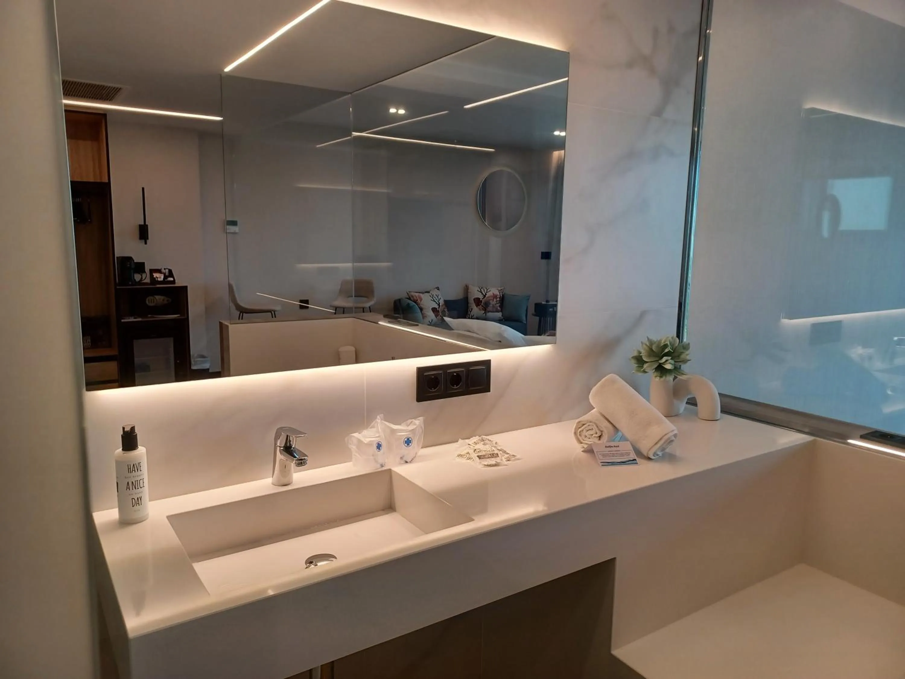 Bathroom in Hotel Delfin Azul