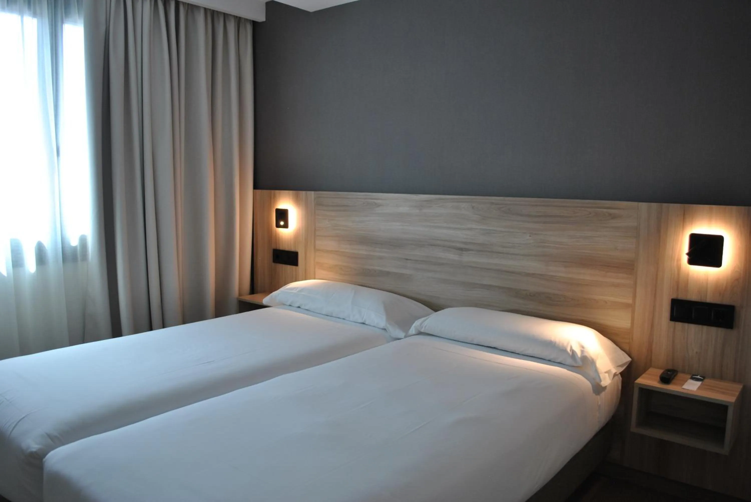 Bedroom, Bed in Hotel Delfin Azul