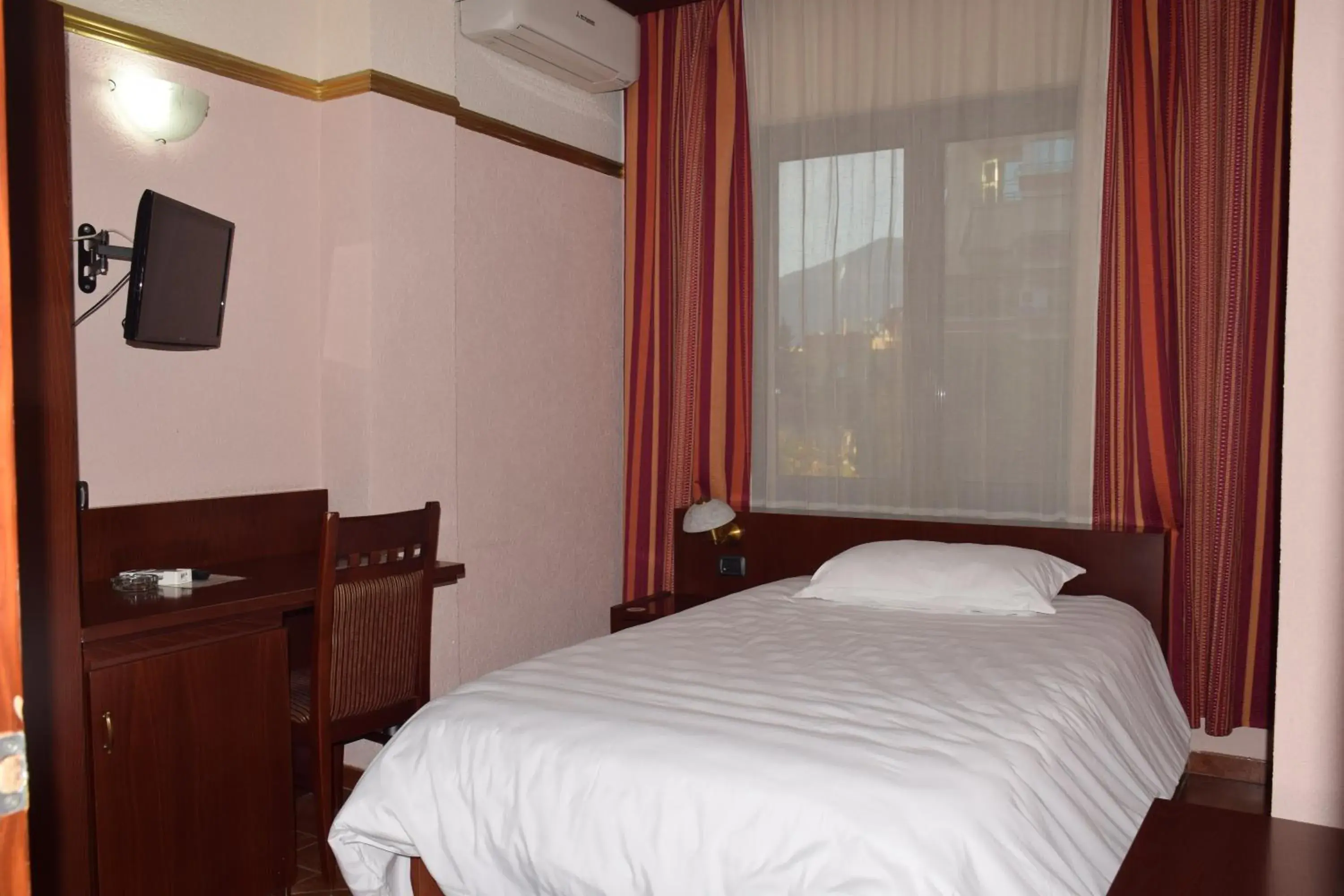 Single Room - single occupancy in Hotel Elysee Single Room - single occupancy in Hotel Elysee