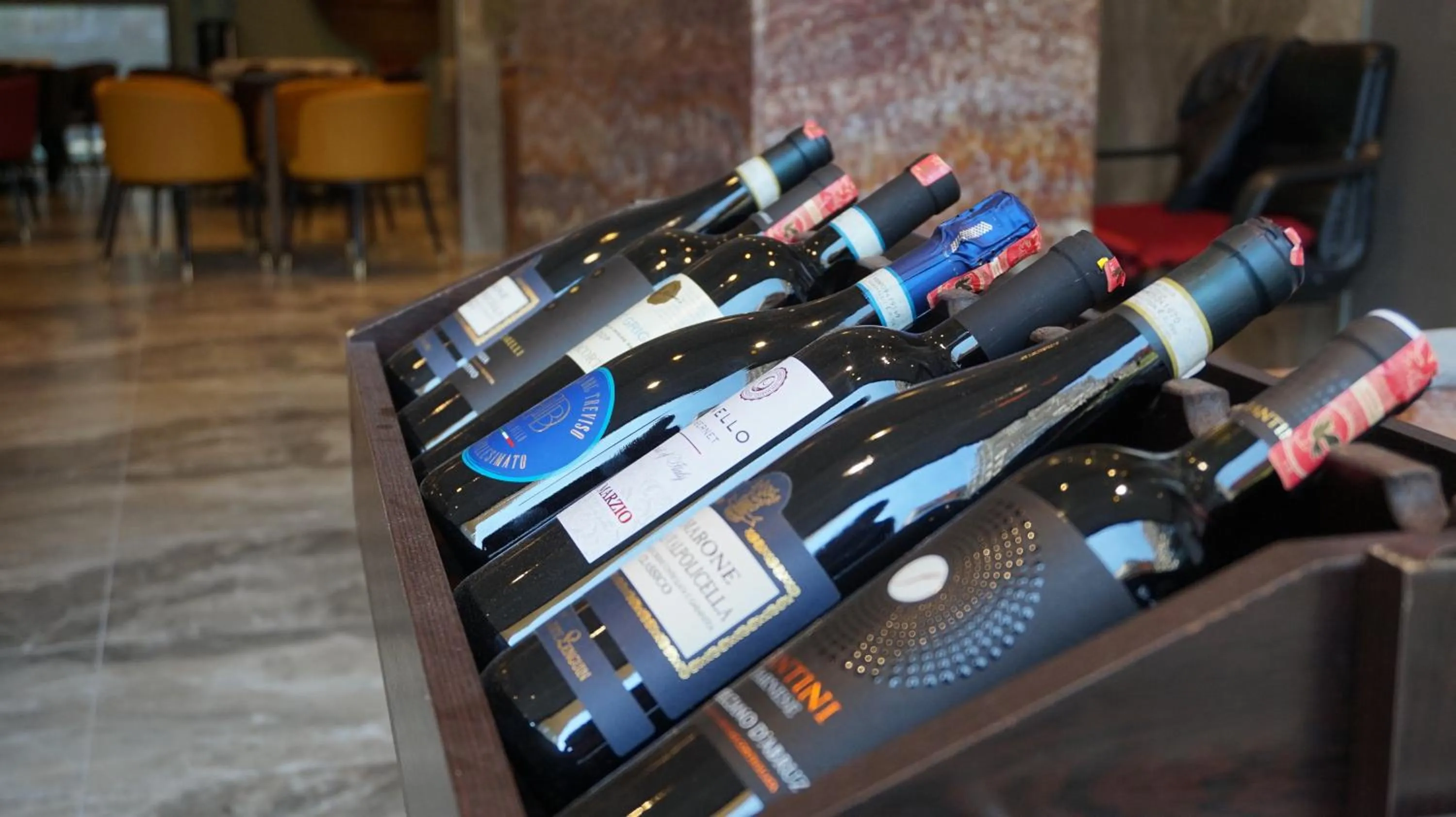 Restaurant/places to eat in Hotel Elysee