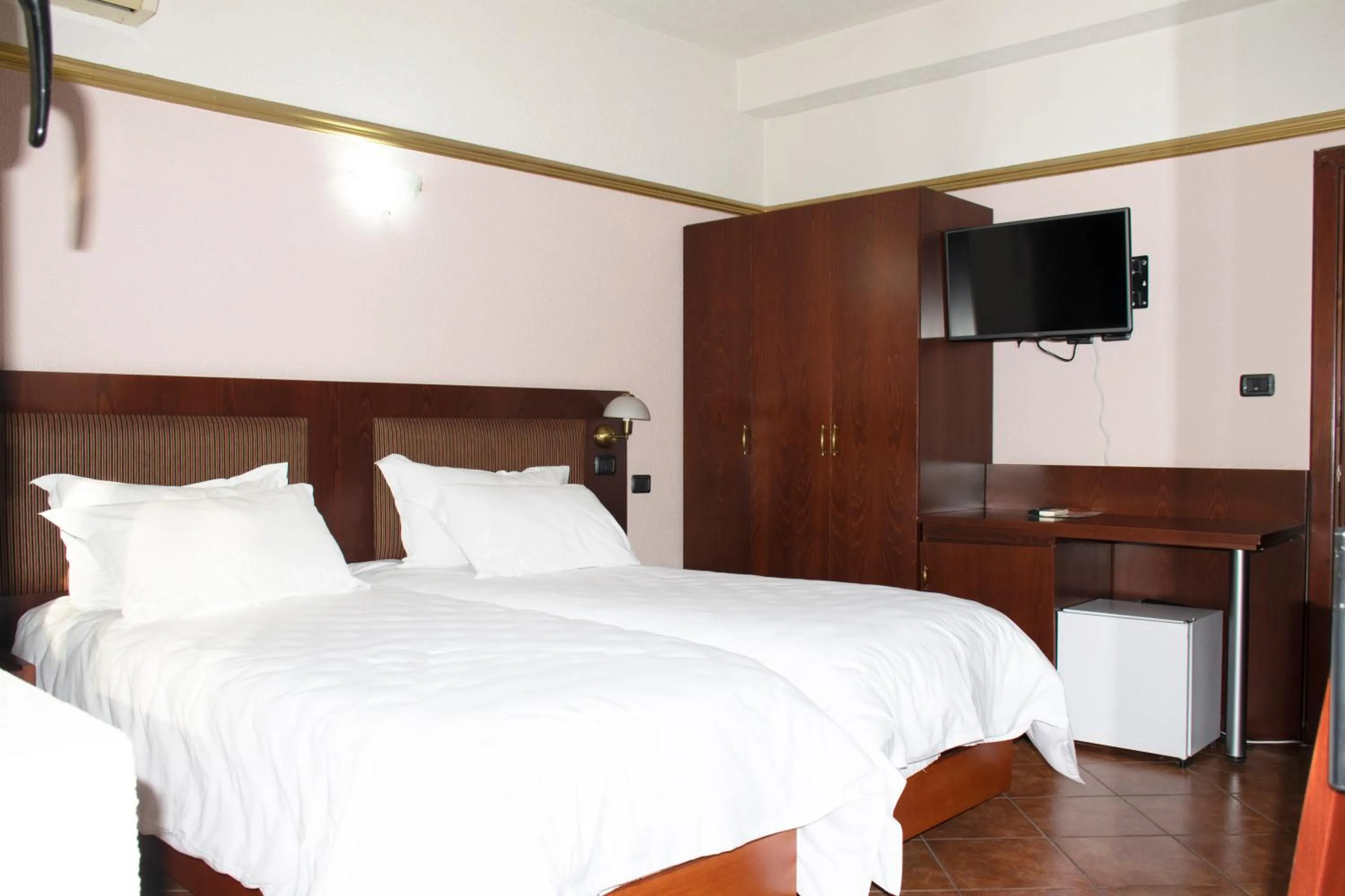 Bedroom, Bed in Hotel Elysee