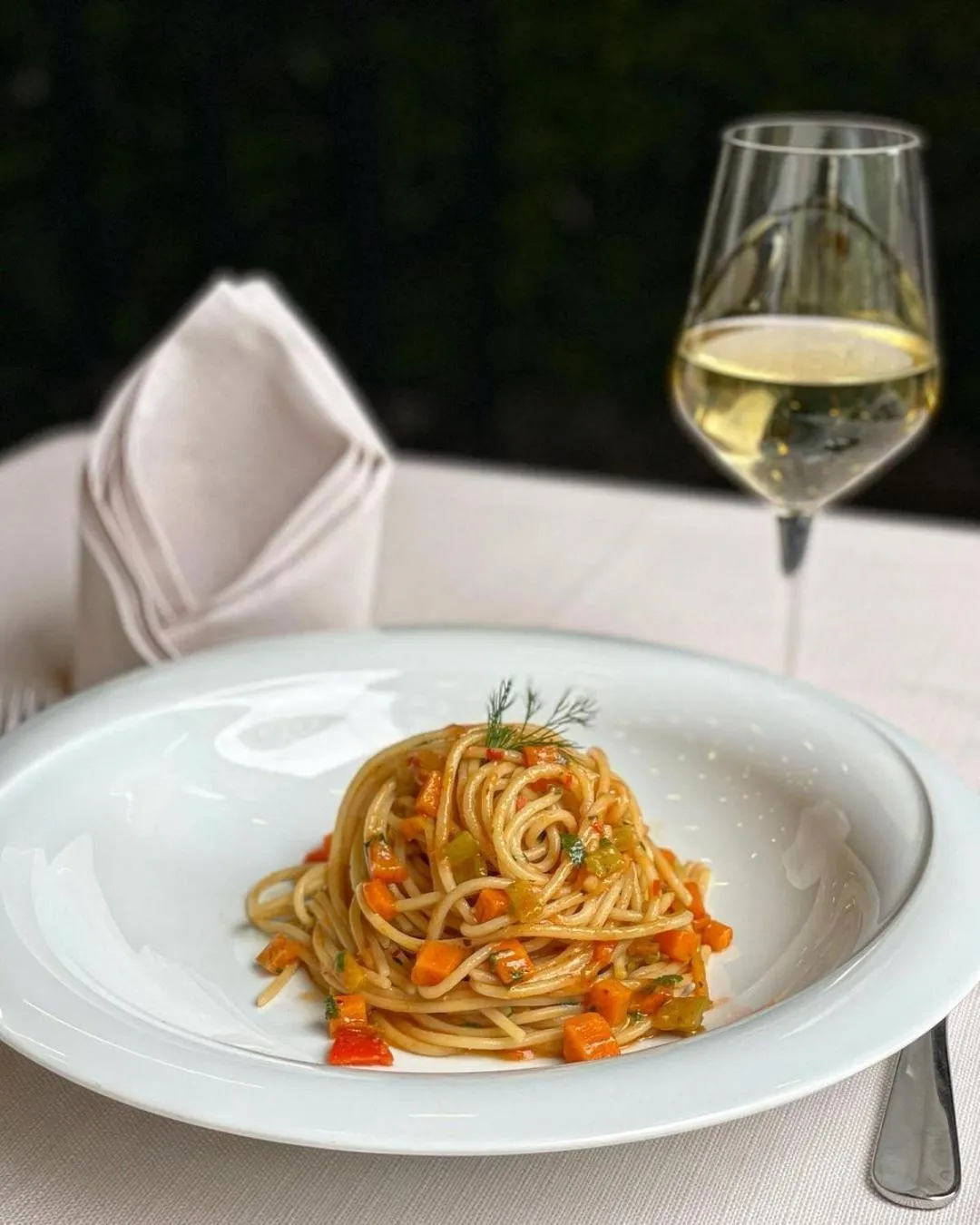 Restaurant/places to eat in Hotel Elysee