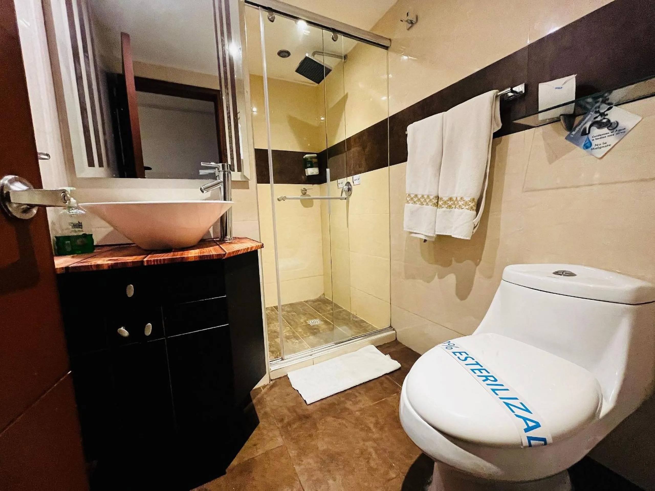 Toilet in Hotel Santa Cruz Bogotá