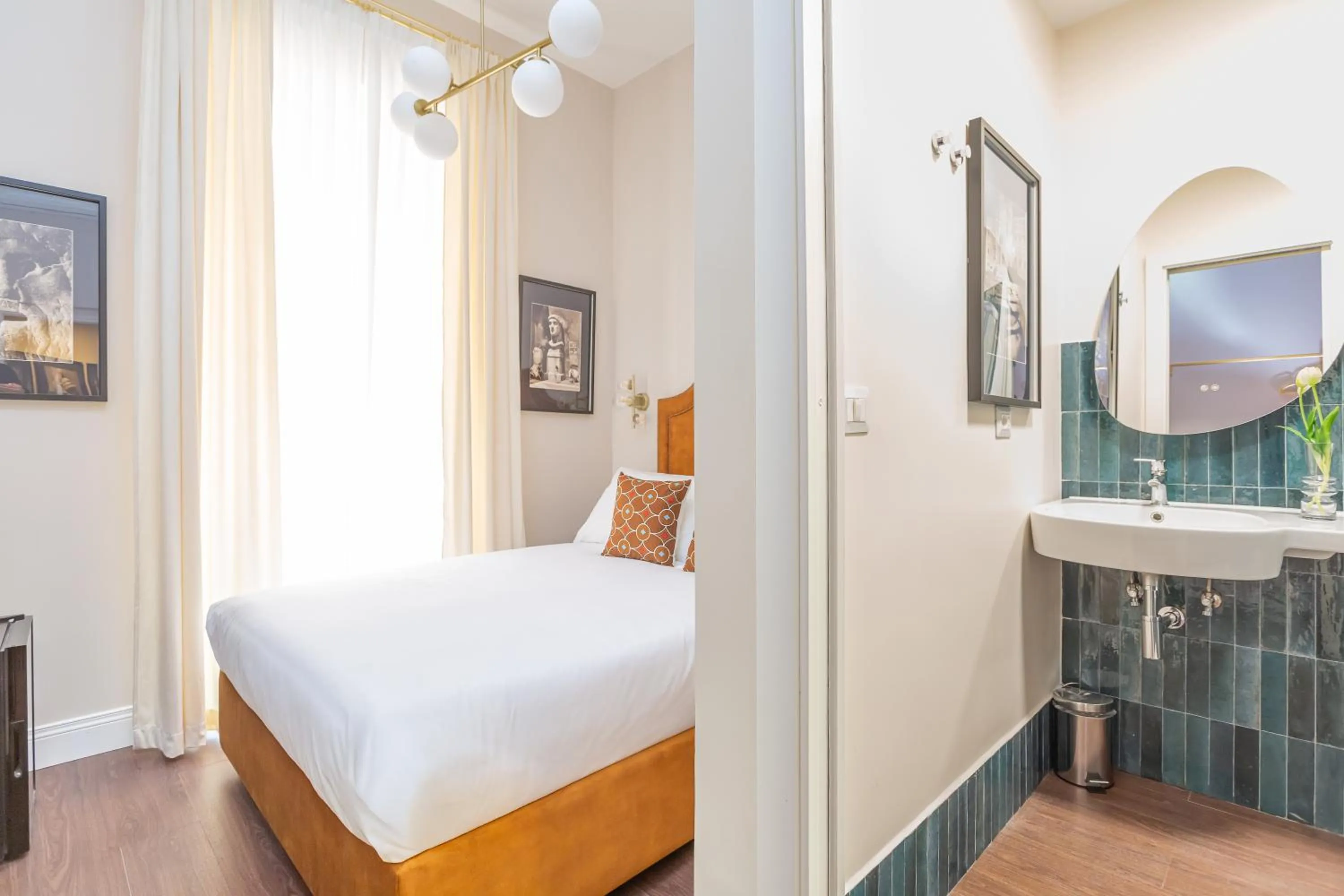 Photo of the whole room, Bed in Daplace - Arena House