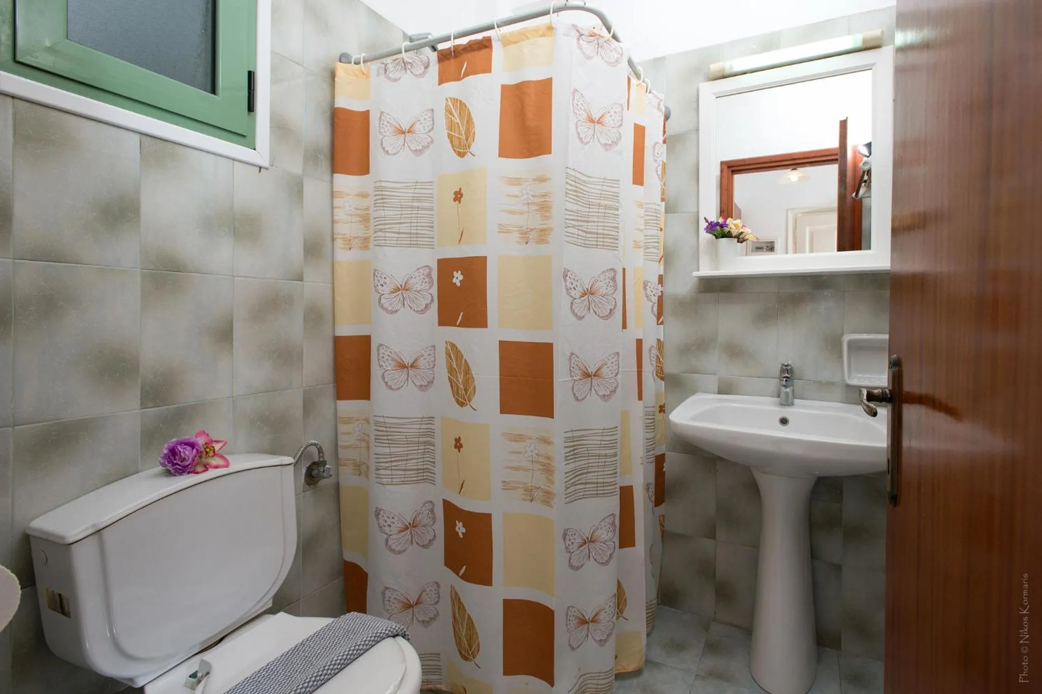 Bathroom in Philippos Hotel