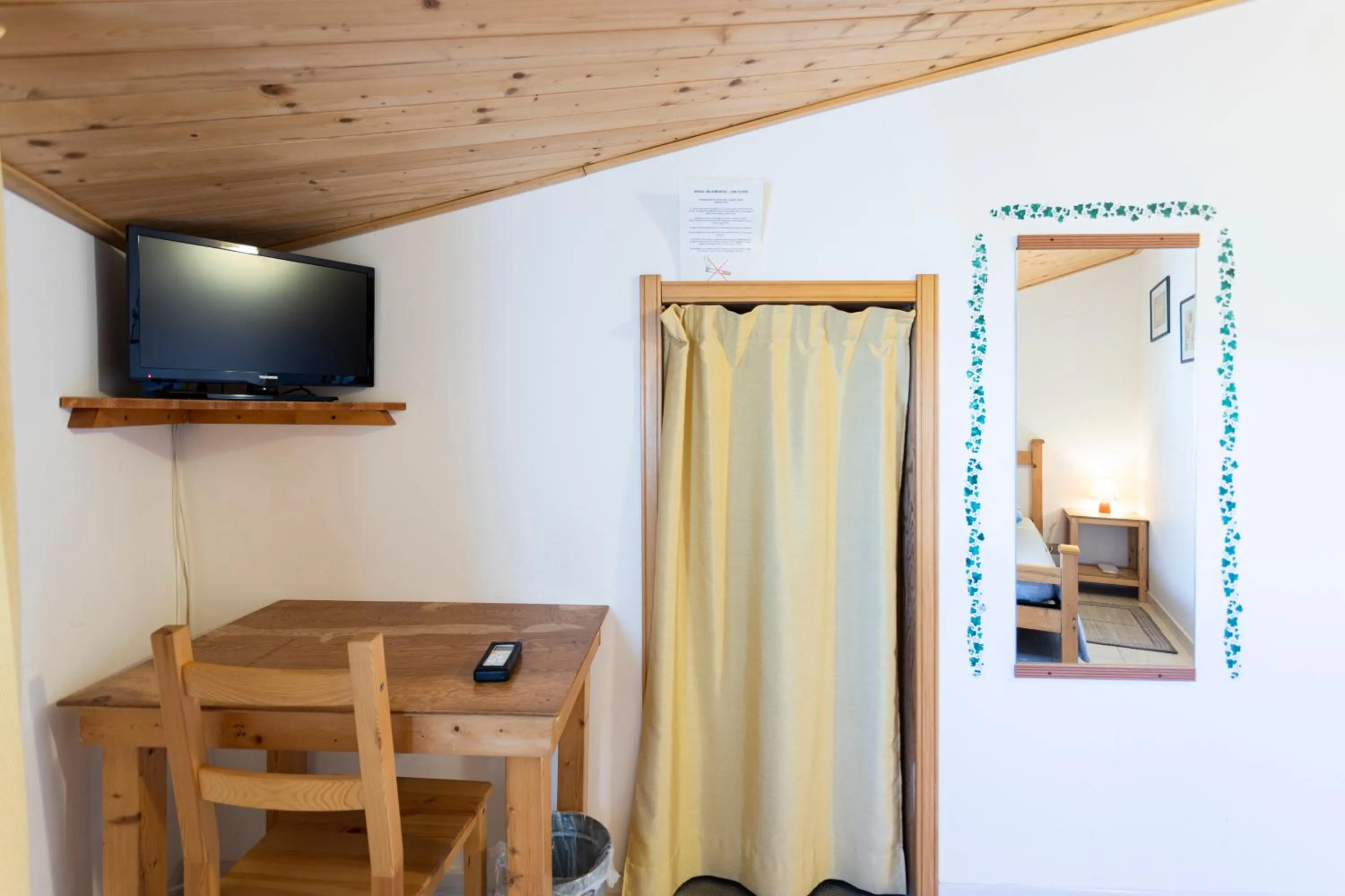 Photo of the whole room in Giogaia