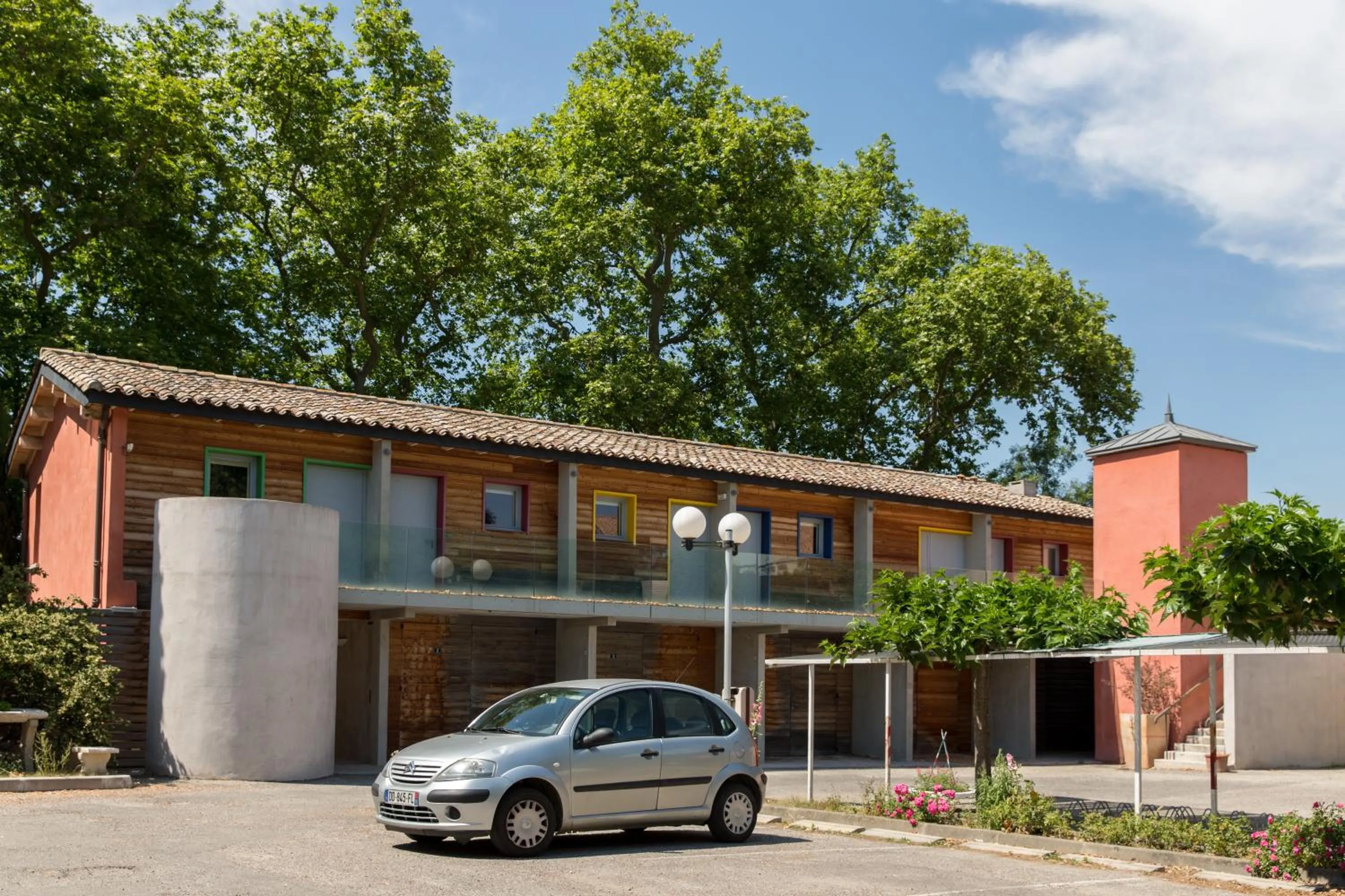 Property building in Hôtel du Canal