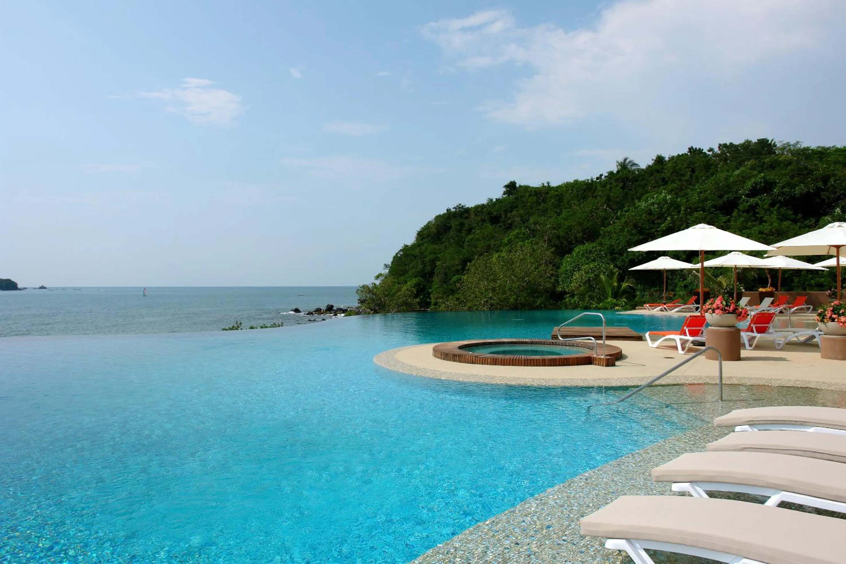 Swimming pool in Azul Ixtapa Grand All Inclusive Suites - Spa & Convention Center