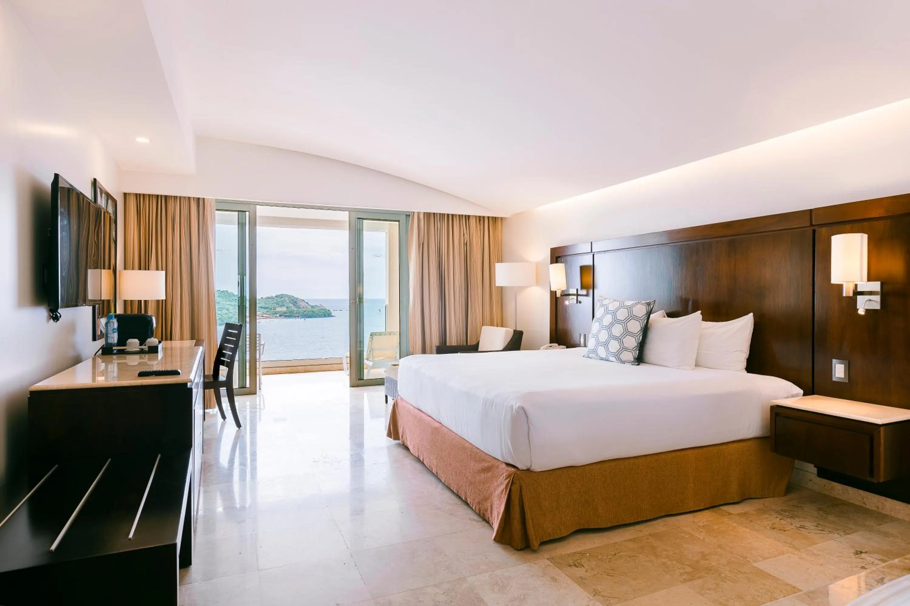 Sea view, Bed in Azul Ixtapa Grand All Inclusive Suites - Spa & Convention Center