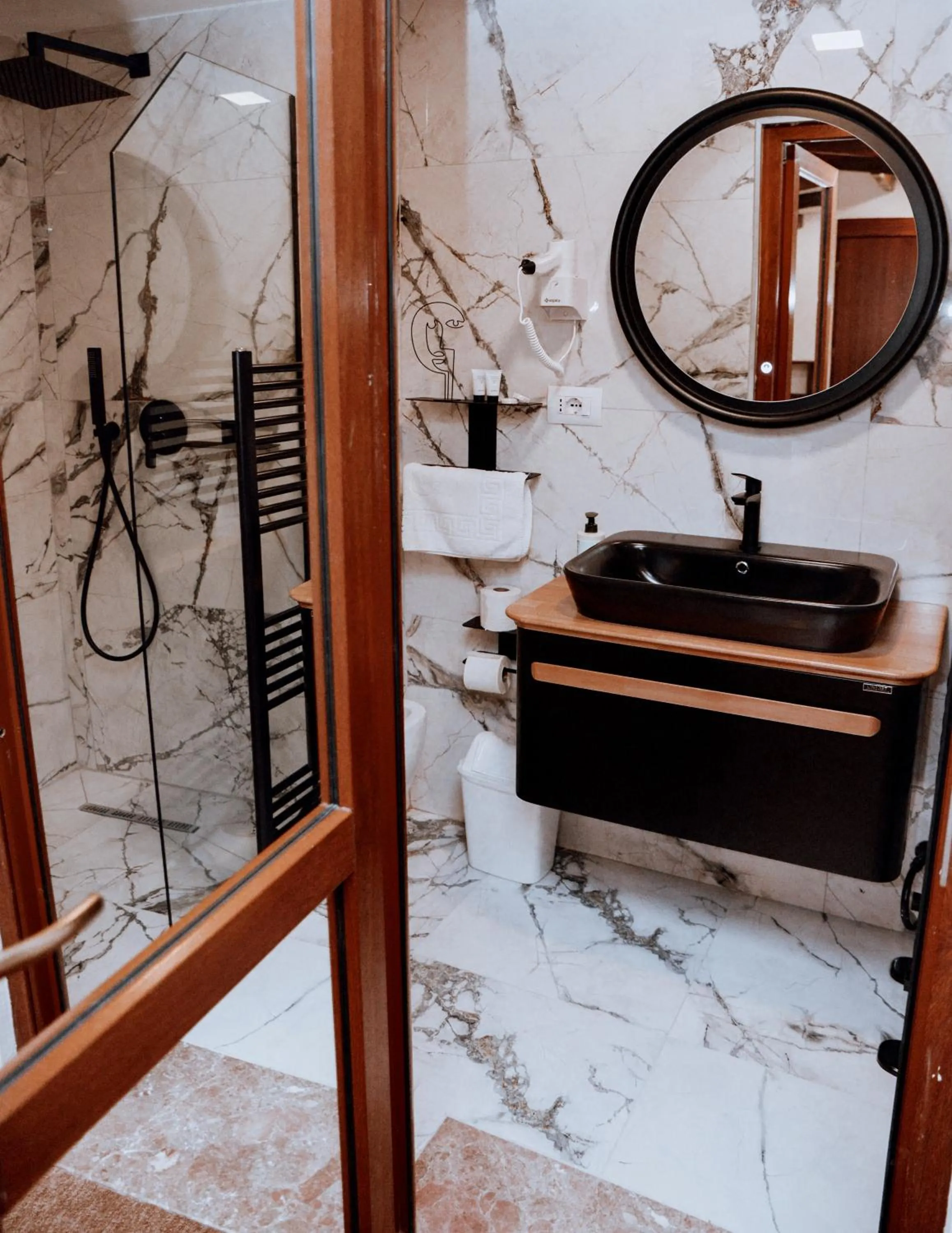 Shower in Hotel Tradita