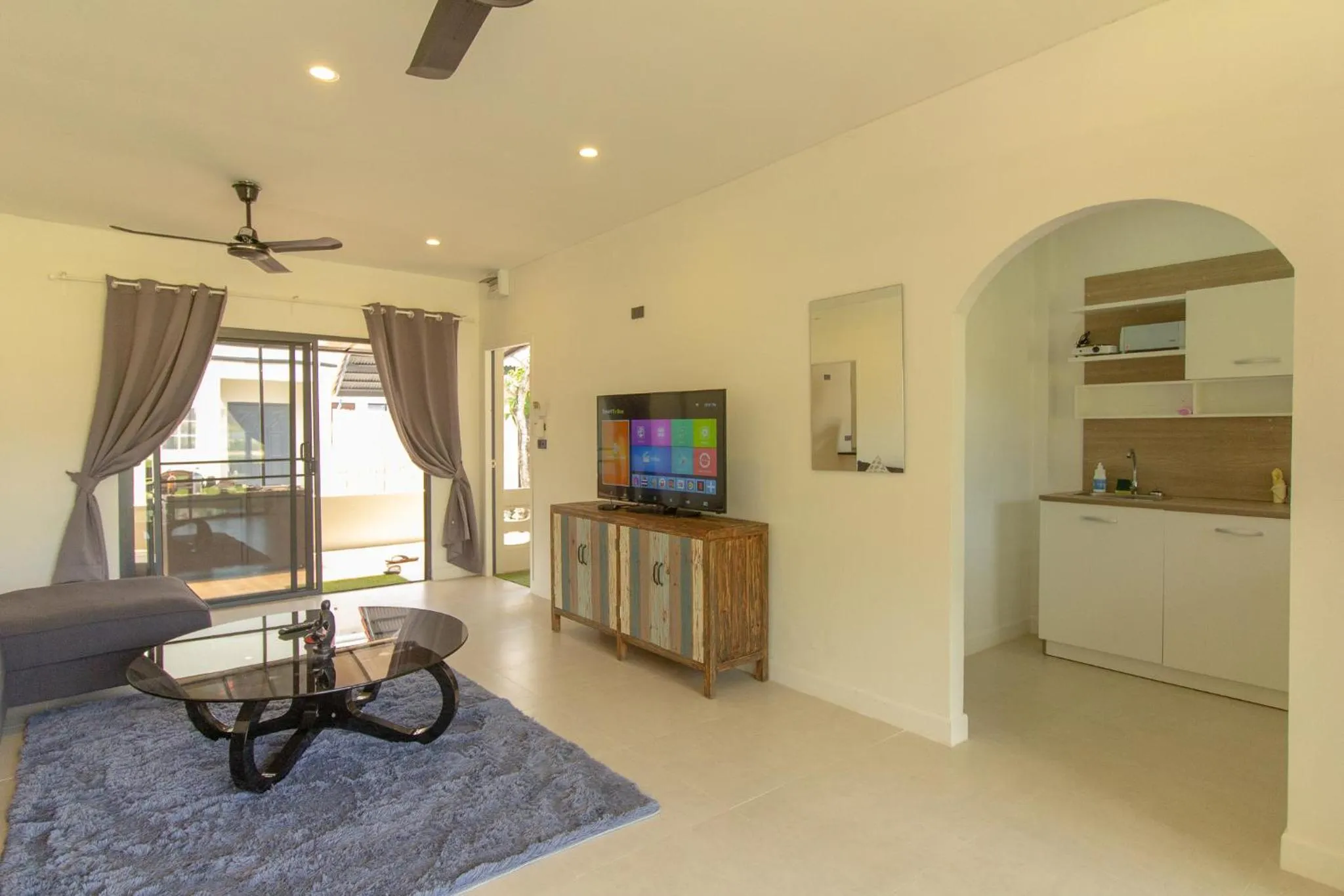 Communal lounge/ TV room in Aussieland Bungalows