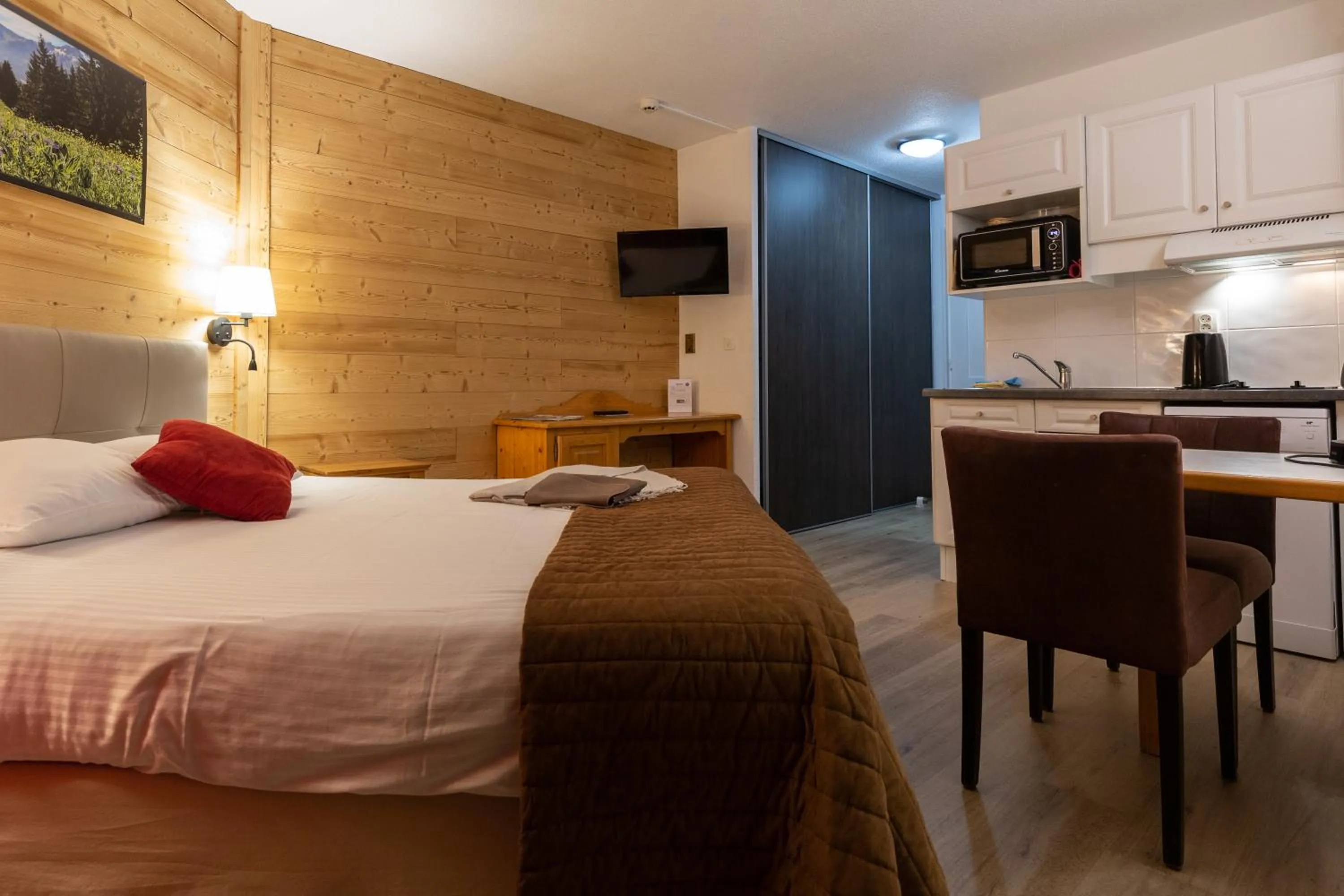 Kitchen or kitchenette, Bed in Résidence Côté Chalet