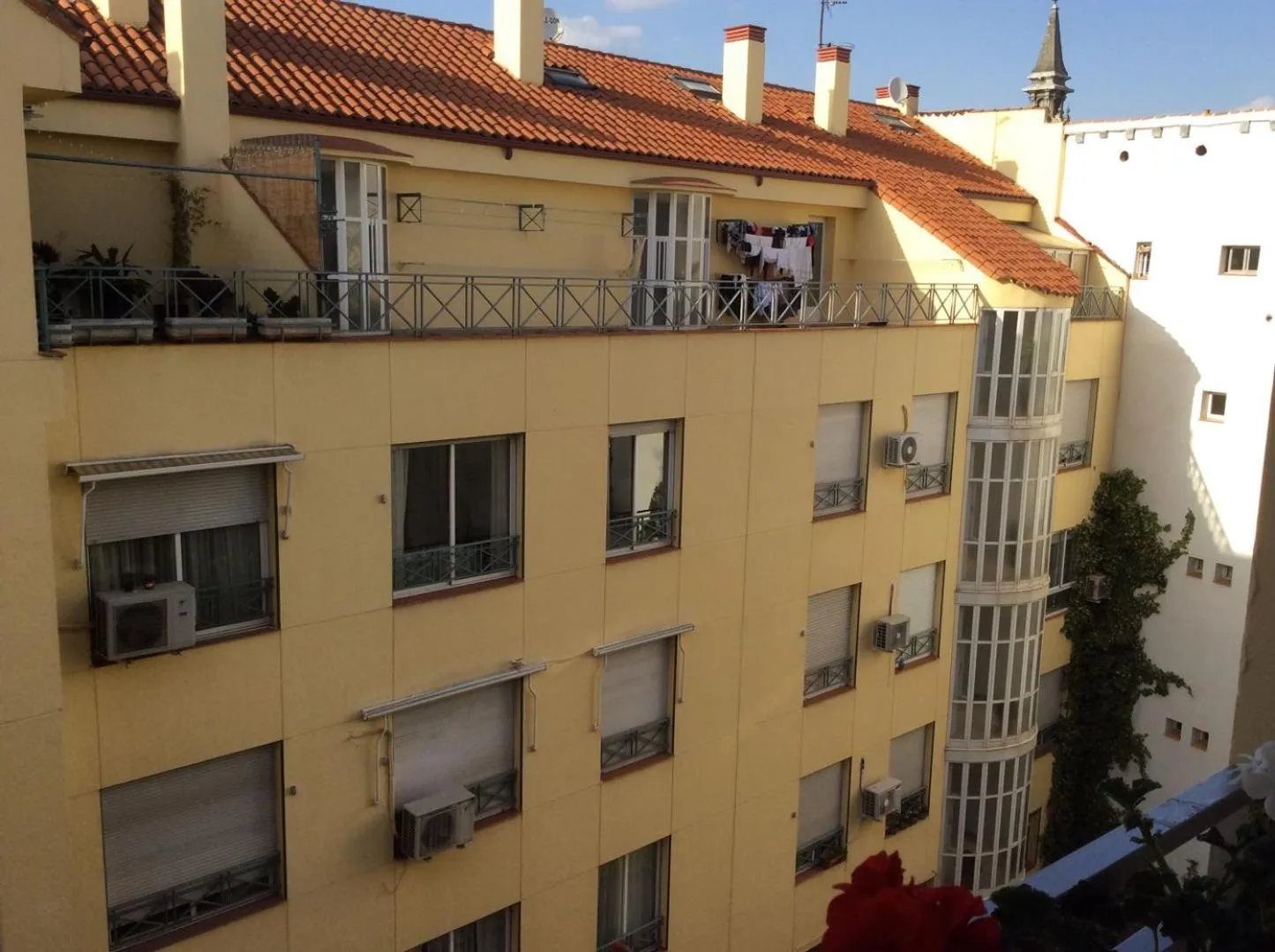 Inner courtyard view in Hostal Palacio Luna