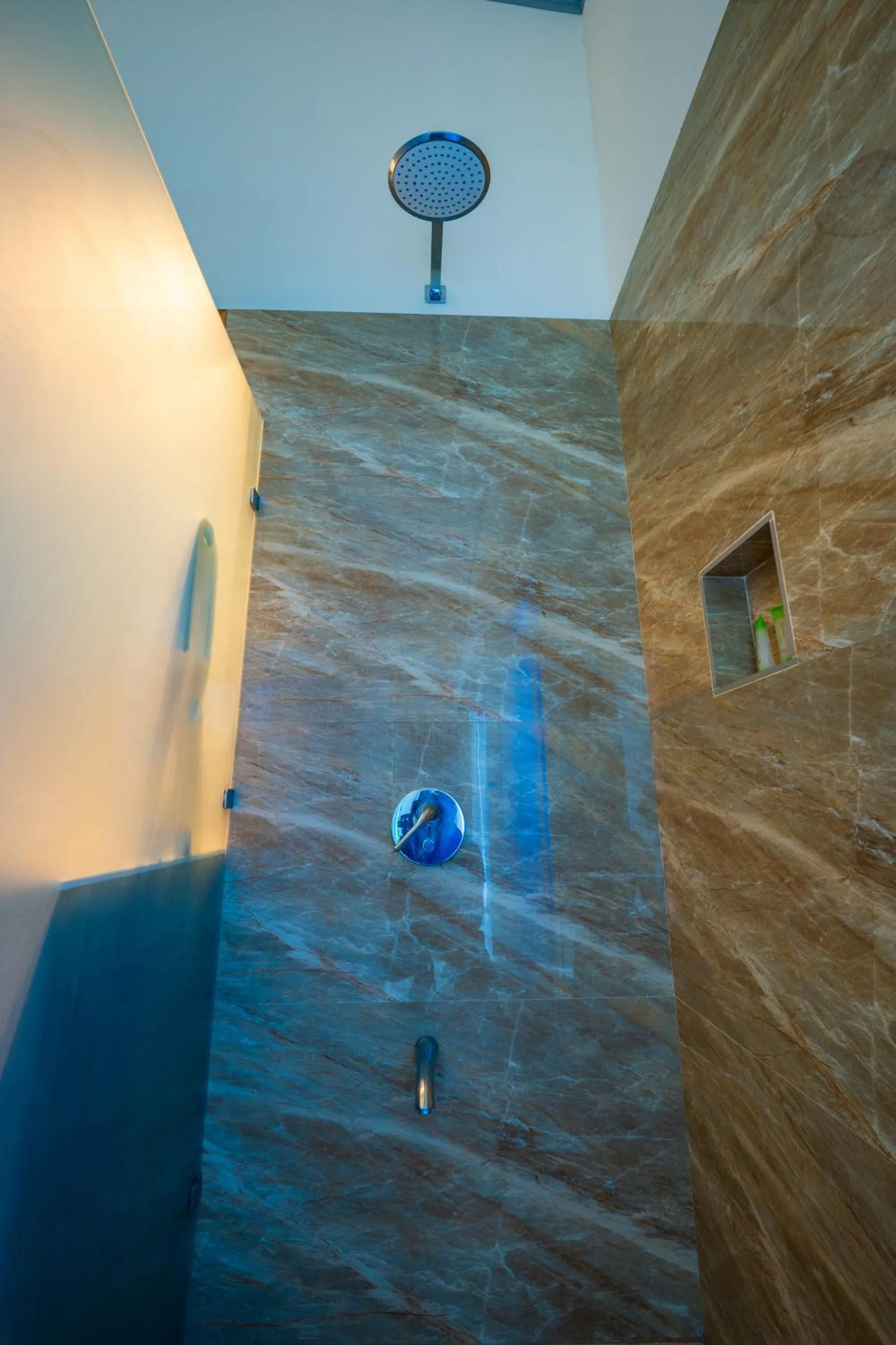 Shower in Hotel La Mariposa