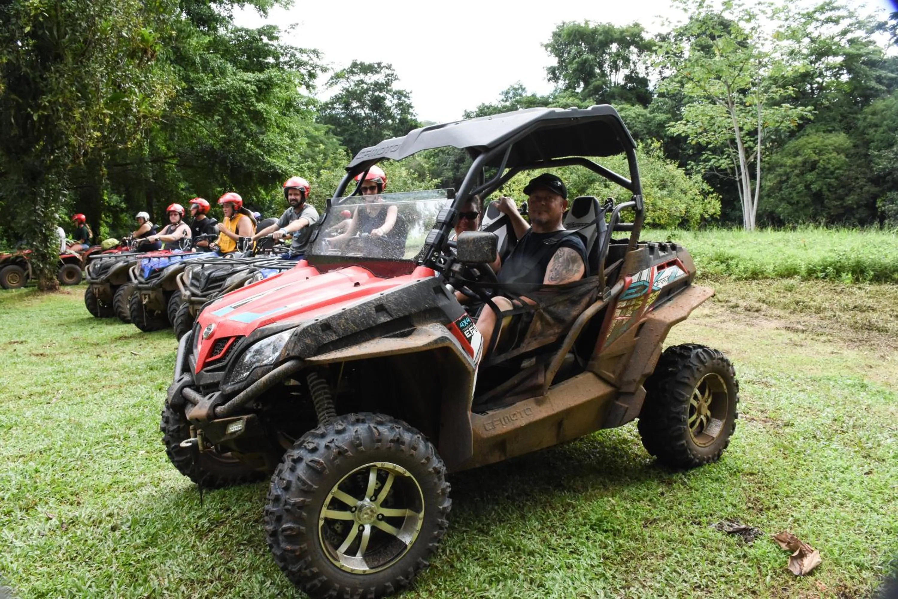 People in Hotel La Mariposa