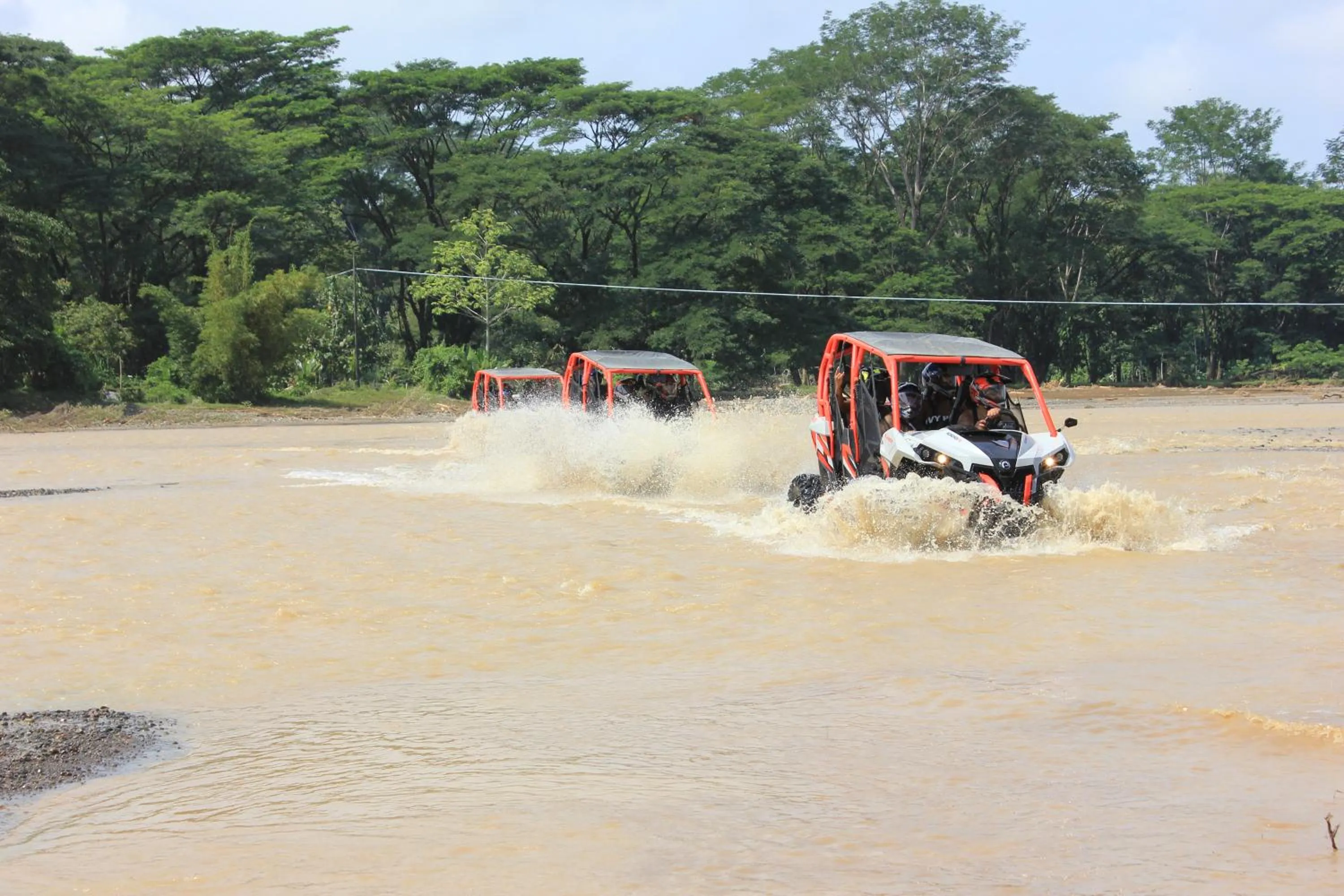 People in Hotel La Mariposa