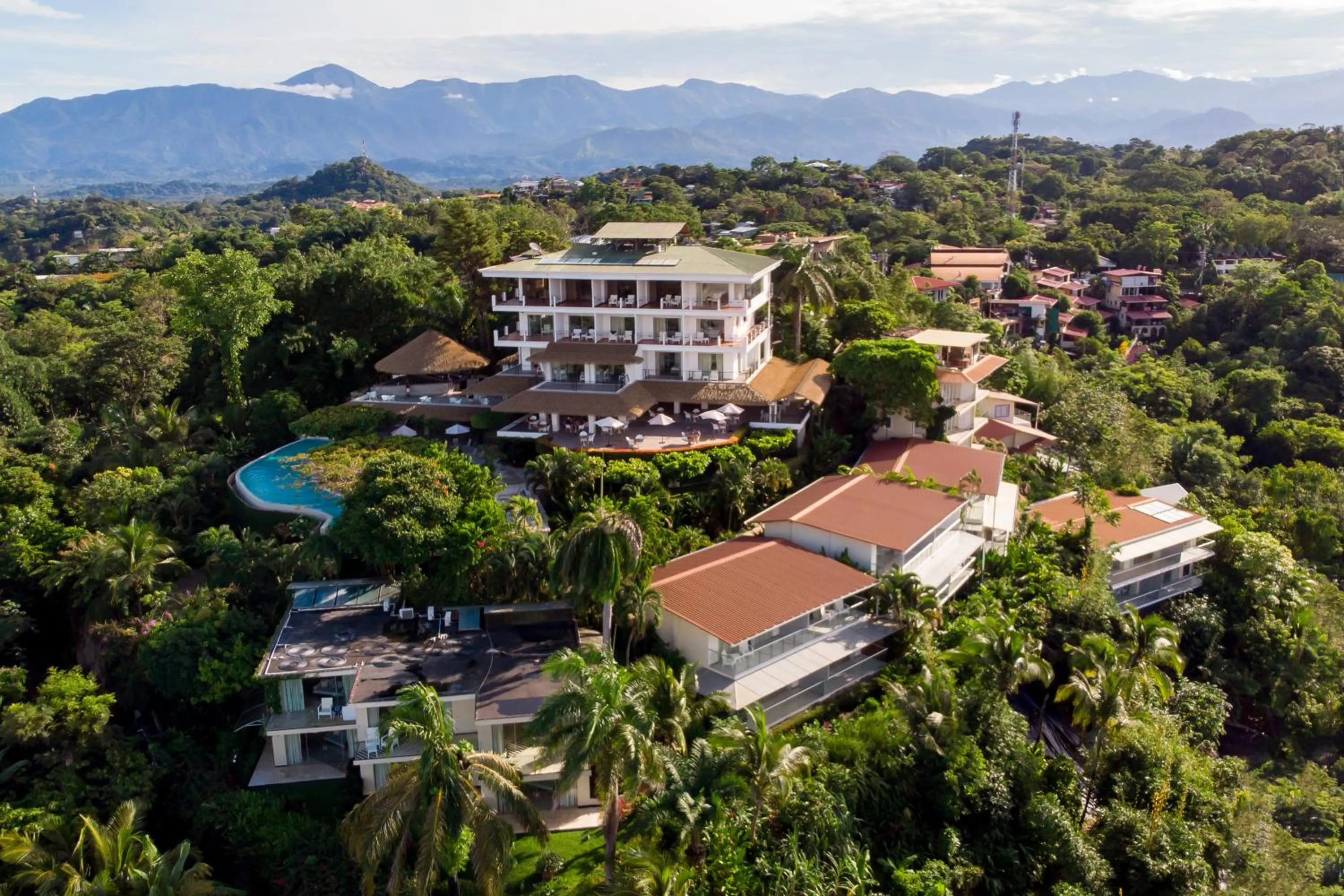 Property building in Hotel La Mariposa