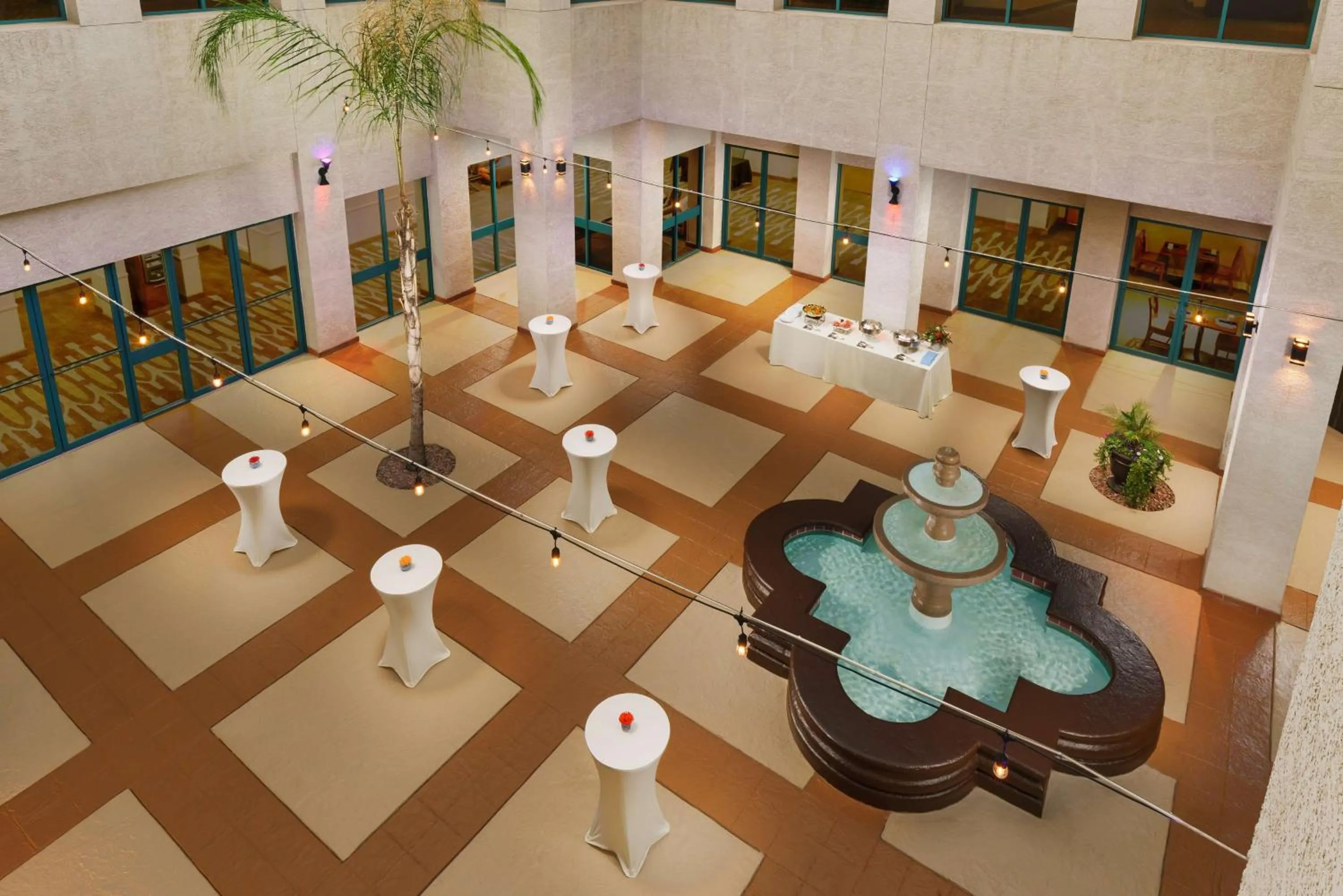 Inner courtyard view in Hilton Phoenix Airport