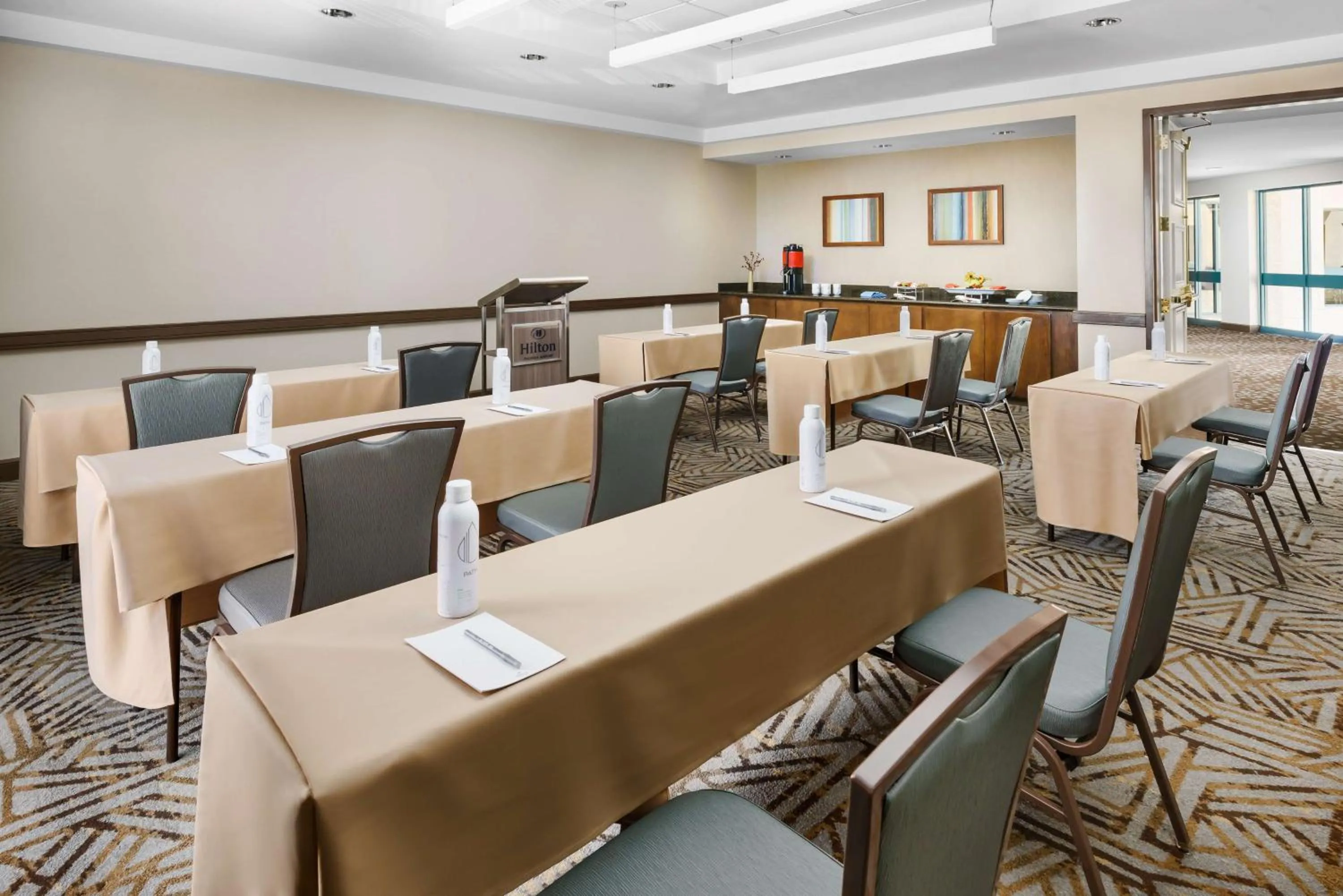Meeting/conference room in Hilton Phoenix Airport