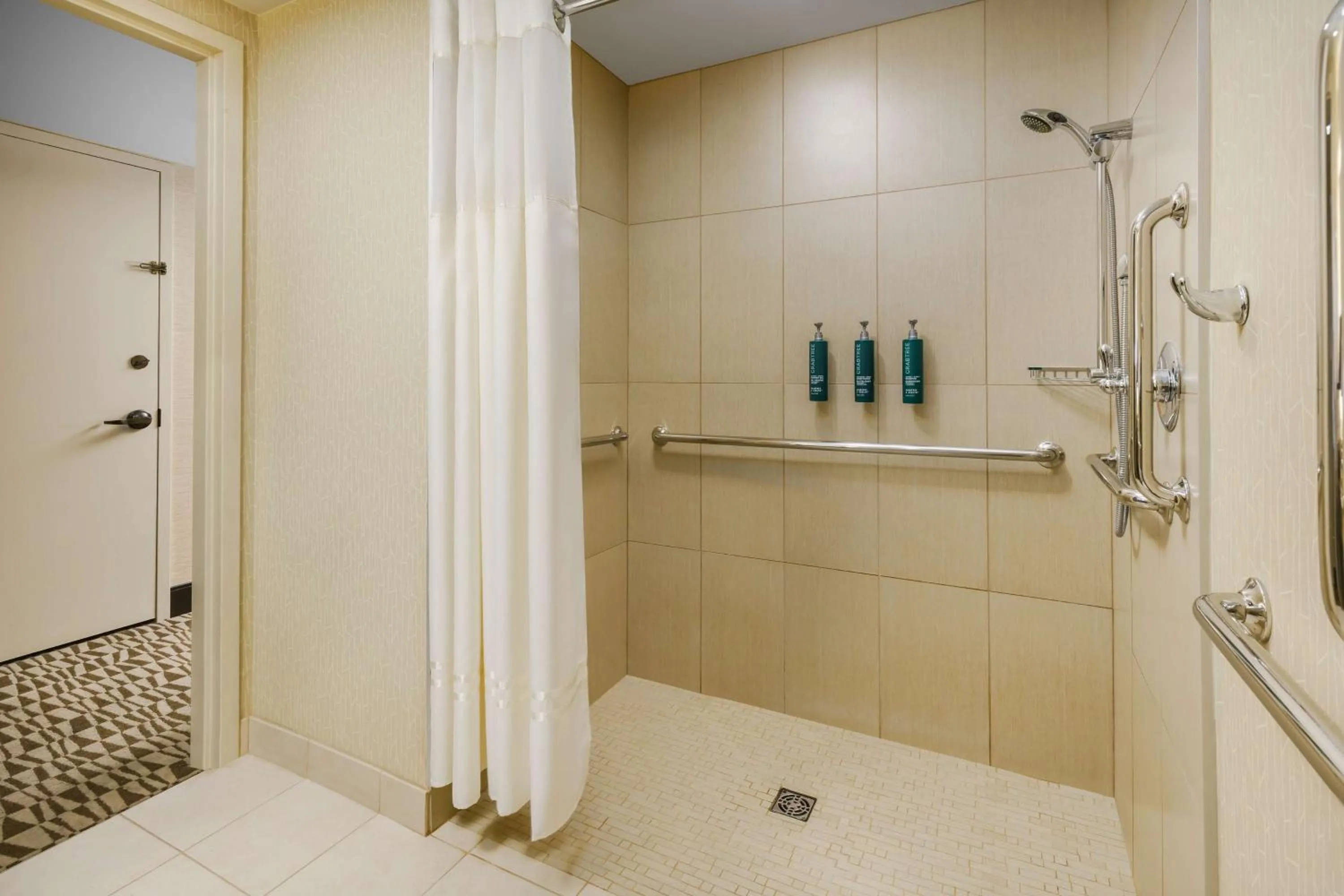 Bathroom in Hilton Phoenix Airport