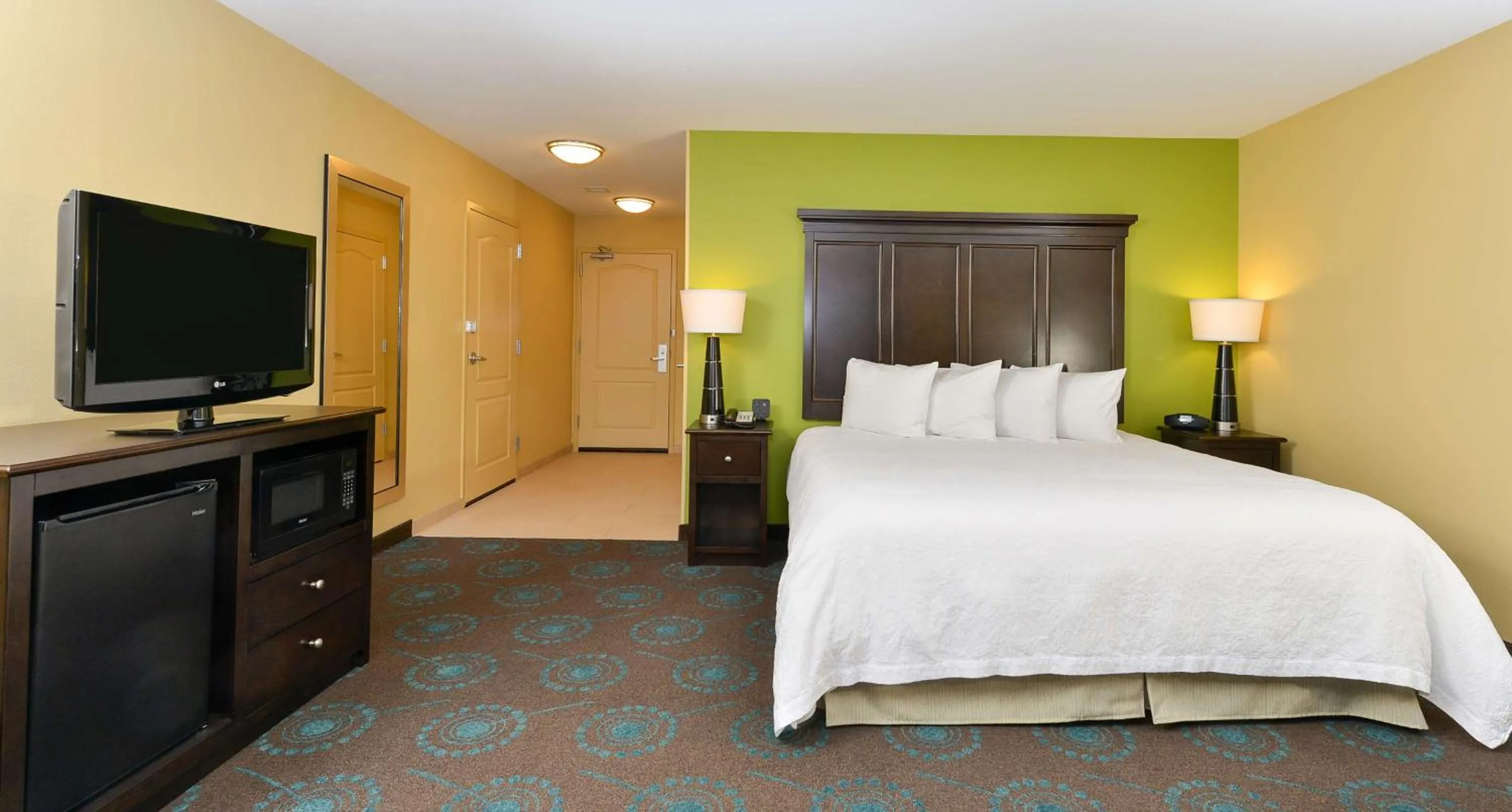 Bed in Hampton Inn Iowa City/University Area