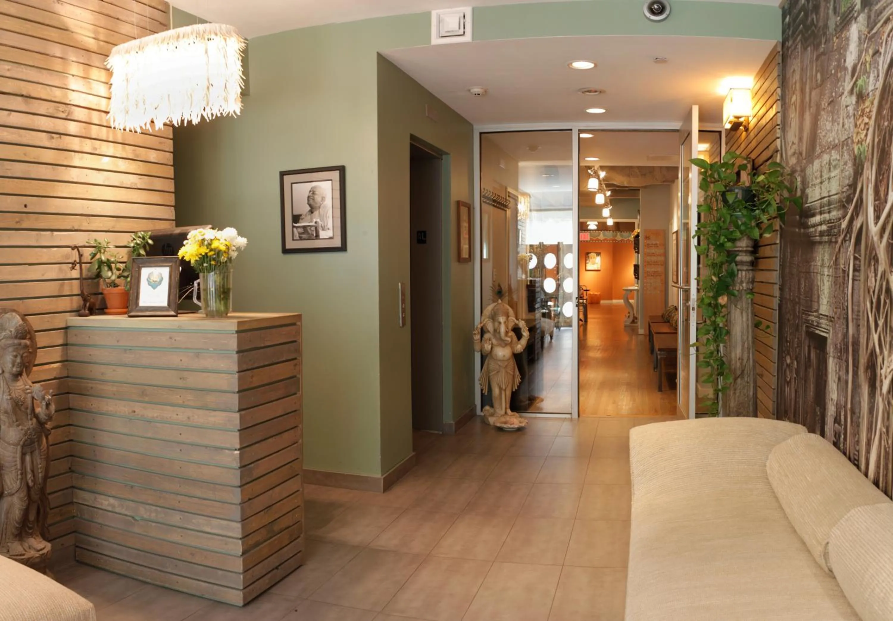 Lobby or reception in Sanctuary NYC Retreats