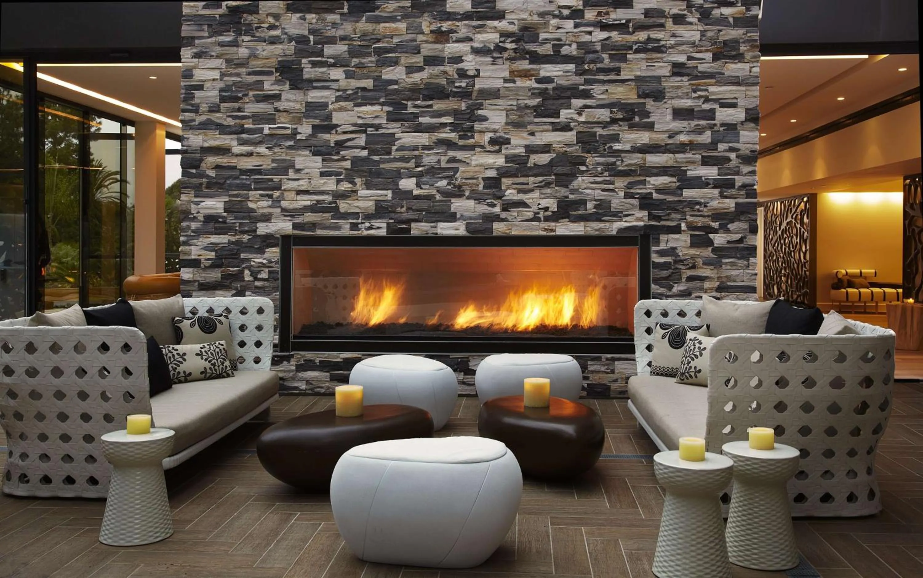 Lounge or bar in Hotel La Jolla, Curio Collection by Hilton