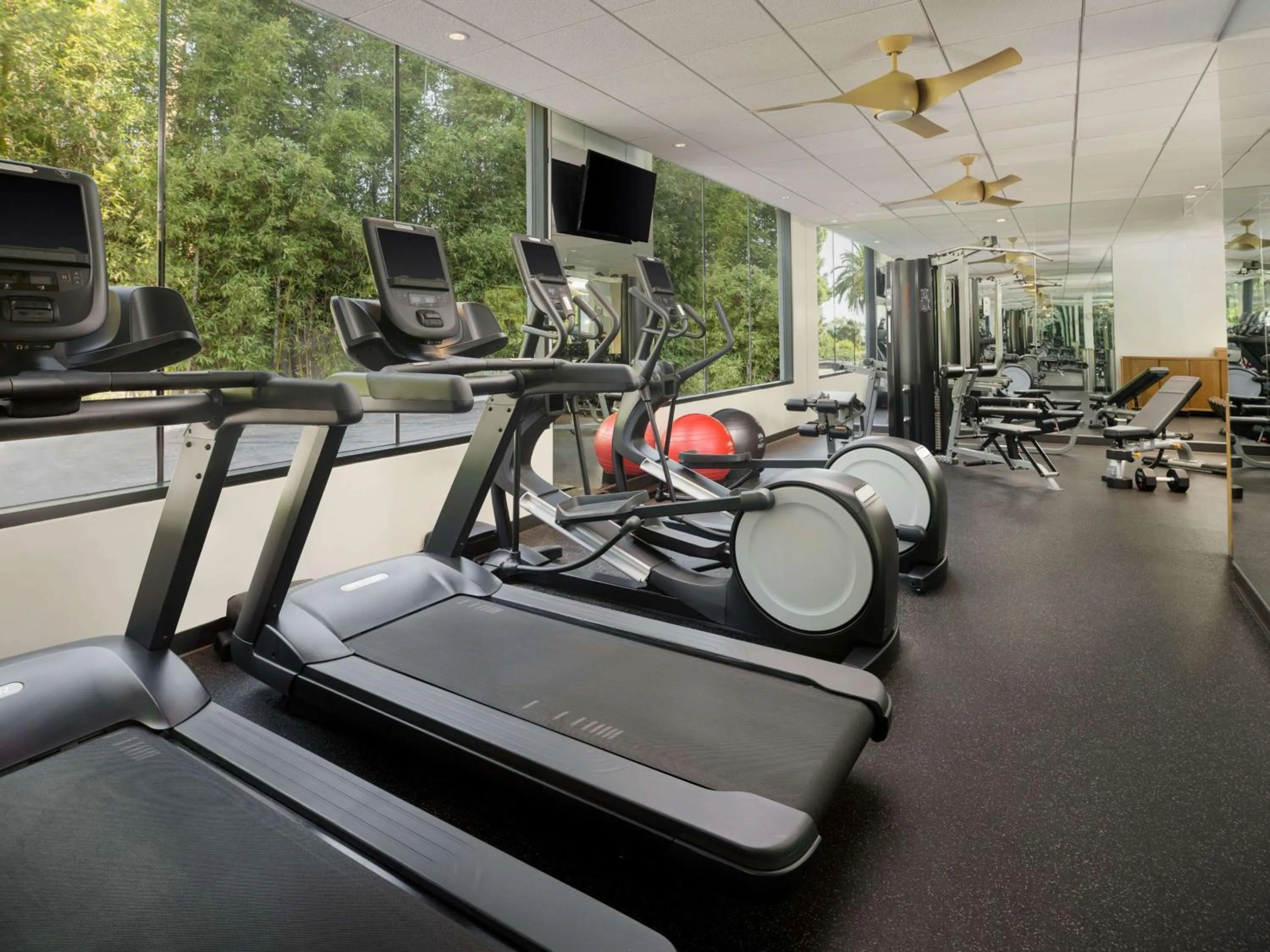 Fitness centre/facilities in Hotel La Jolla, Curio Collection by Hilton