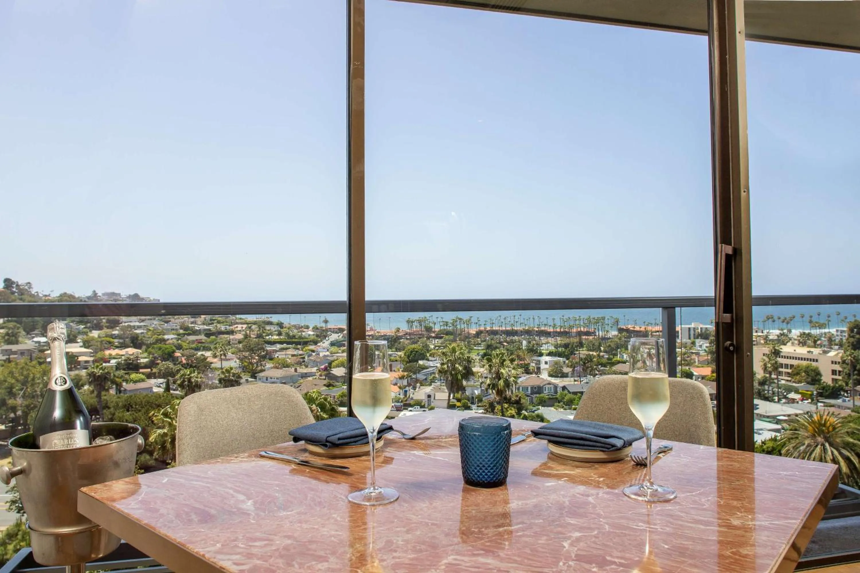 Restaurant/places to eat in Hotel La Jolla, Curio Collection by Hilton
