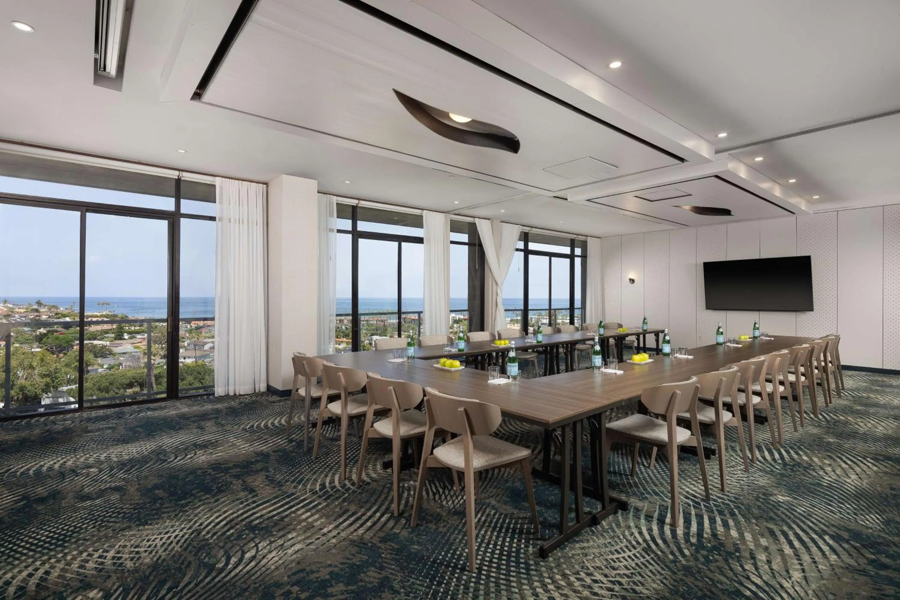 Meeting/conference room in Hotel La Jolla, Curio Collection by Hilton