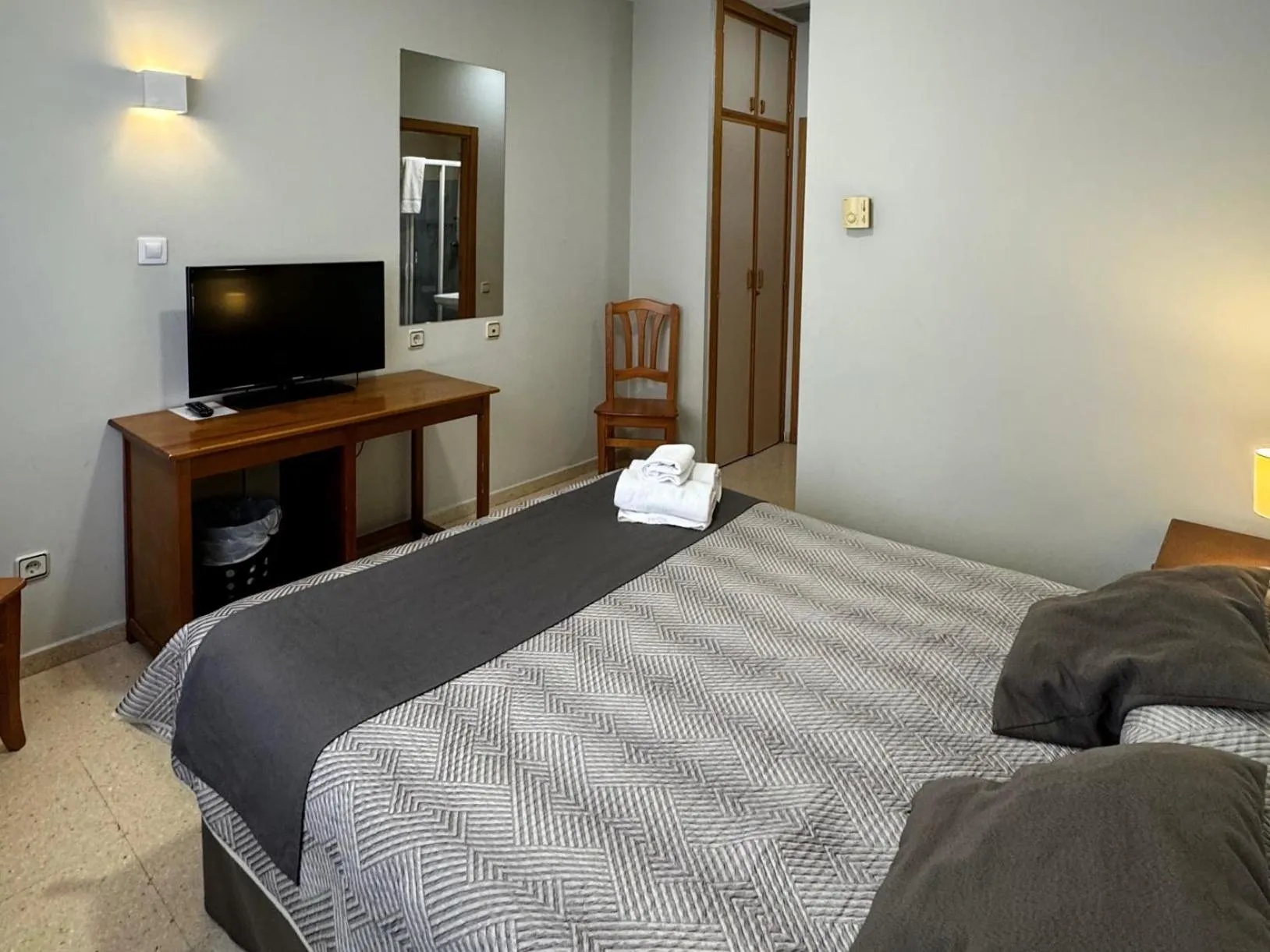 Bed in Hotel Isabel de Segura