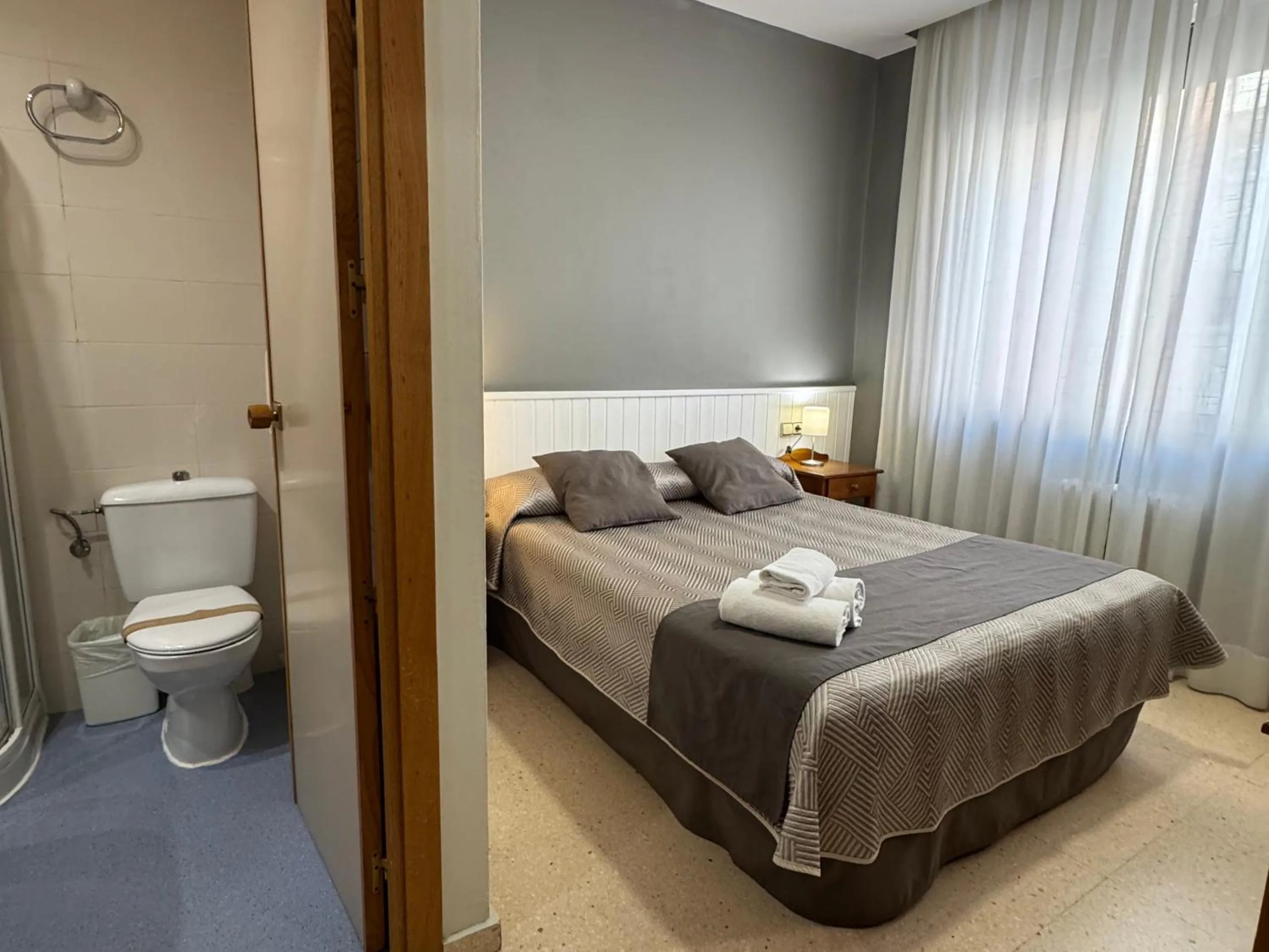 Bed in Hotel Isabel de Segura